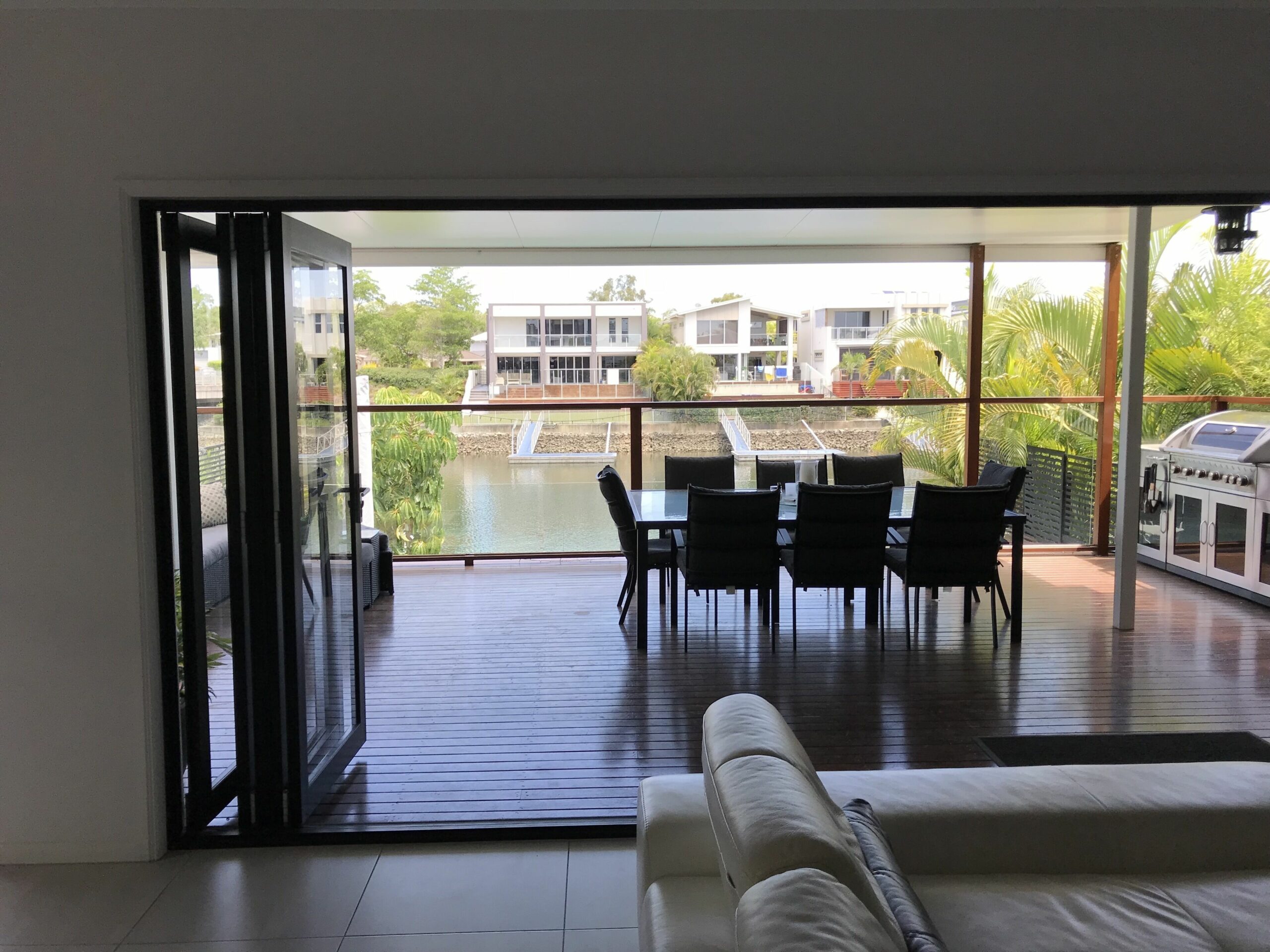 Luxury 5 Bedroom Waterfront Home - 10mins to themeparks & Comm Games transport