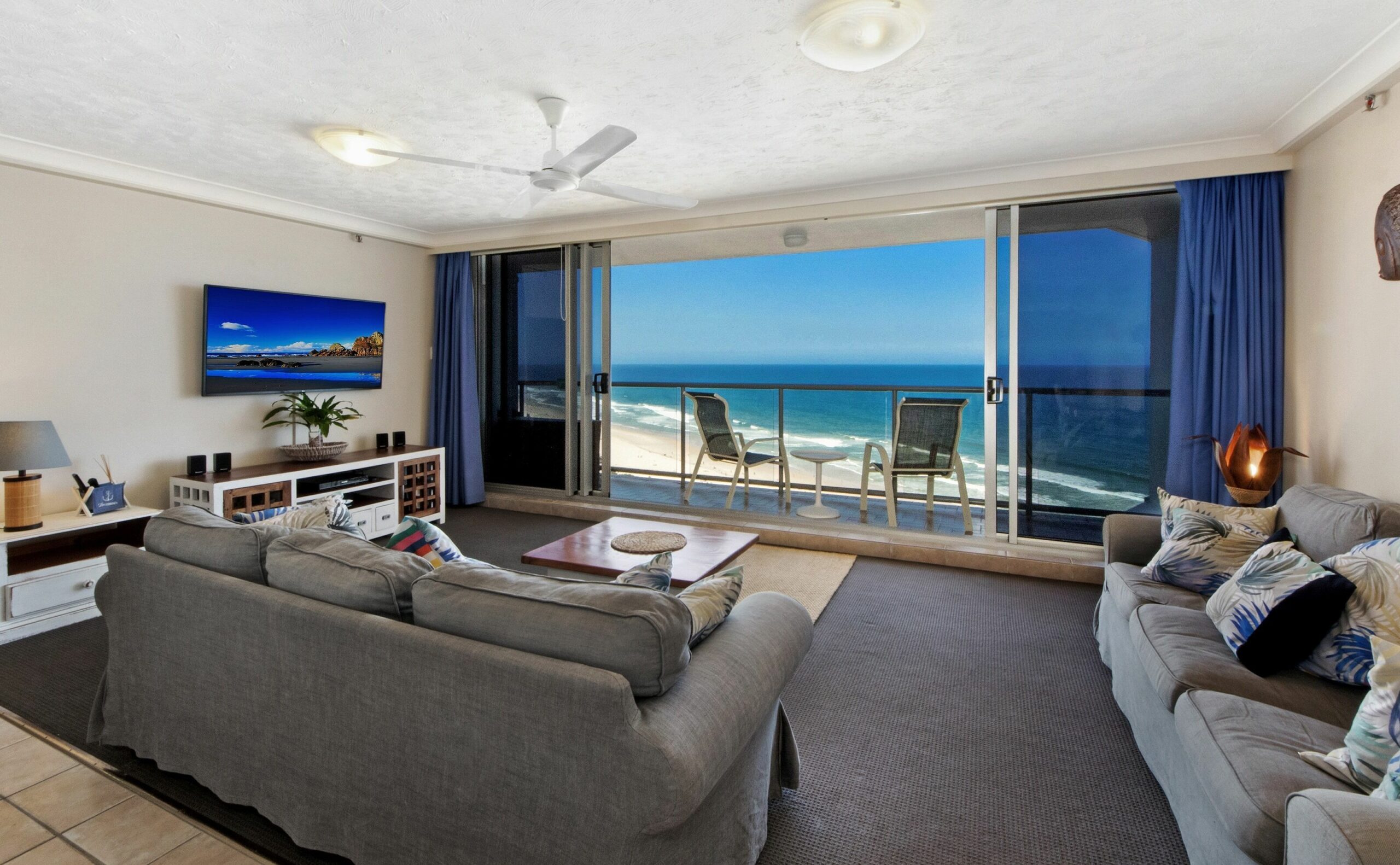 Peninsula Level 21 Sensational Sea & Beach Views