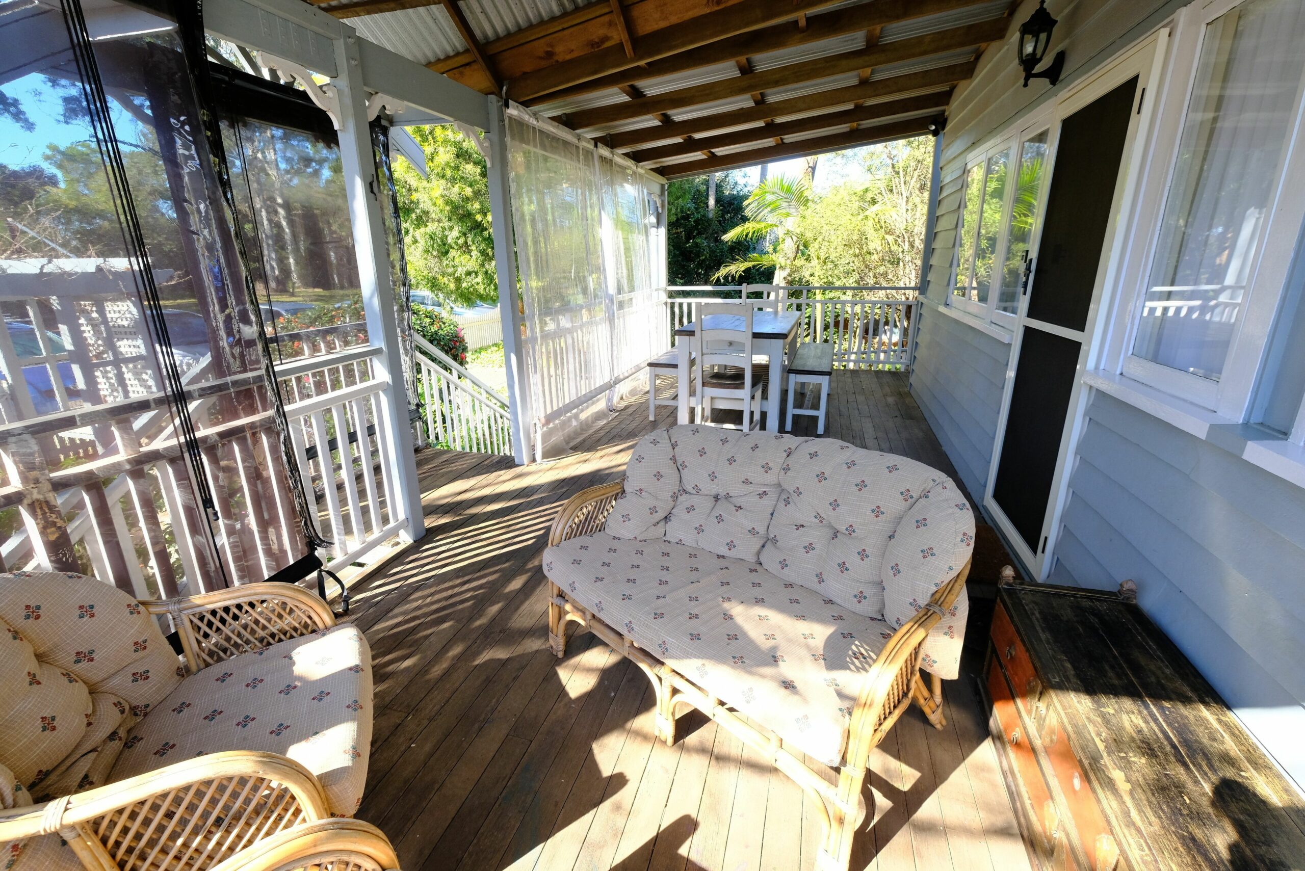 Wisteria Cottage in the heart of Mount Tamborine - dog and cat friendly