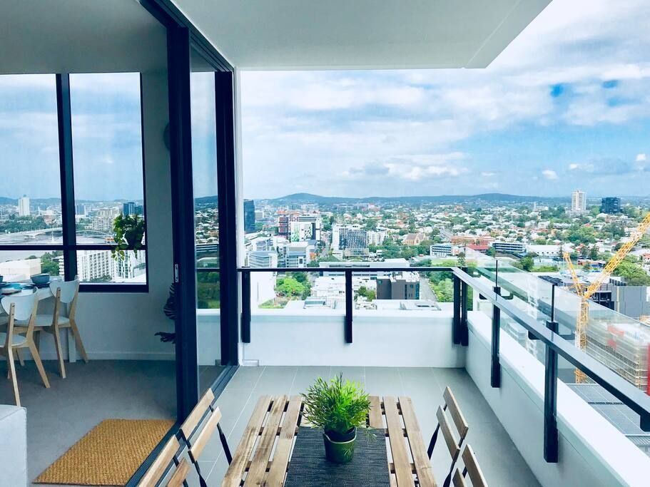 2 Bedroom Unit With Amazing View @ South Bank WOW