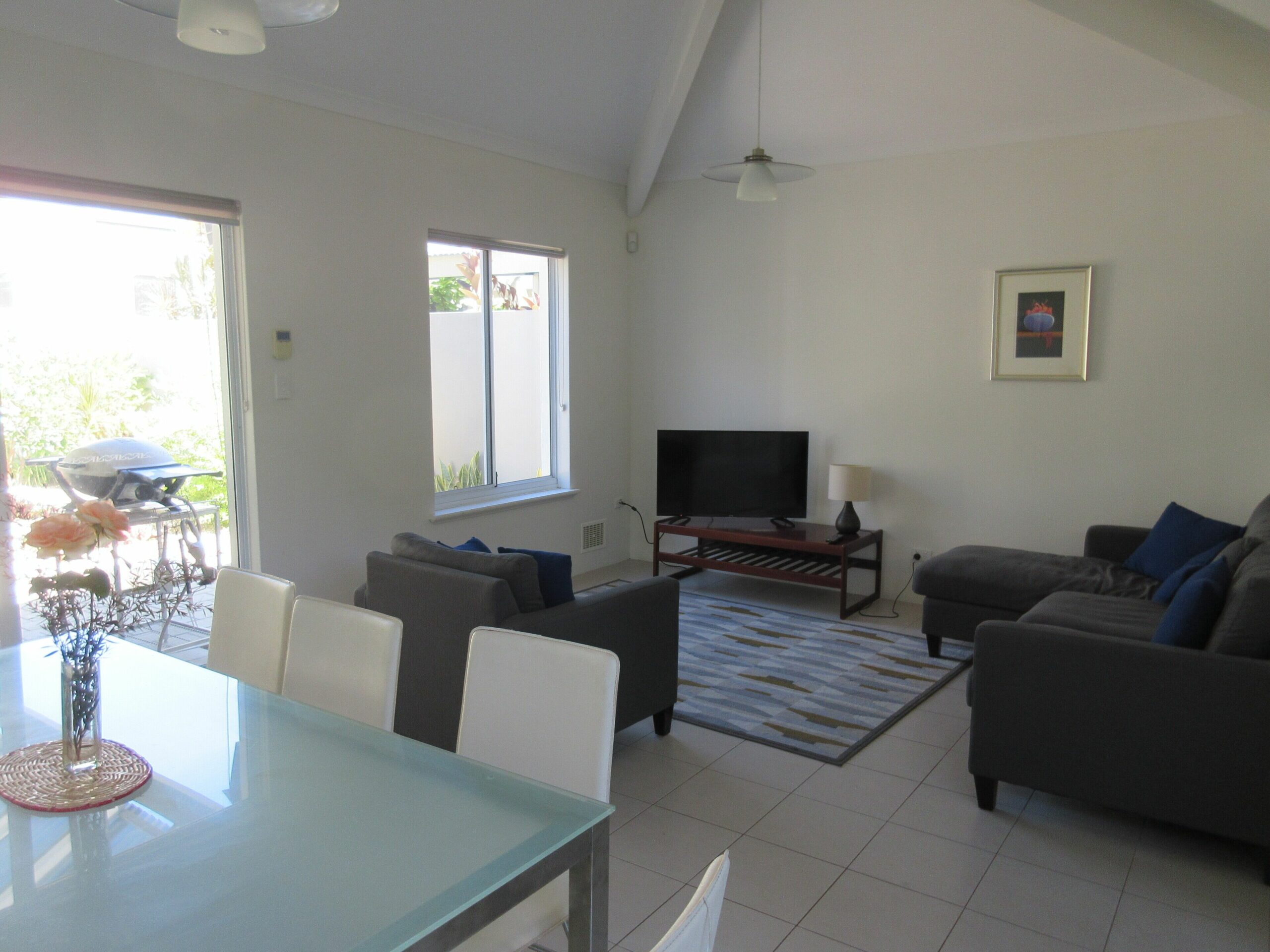 Beautiful & spacious home. 10 min from Perth CBD!