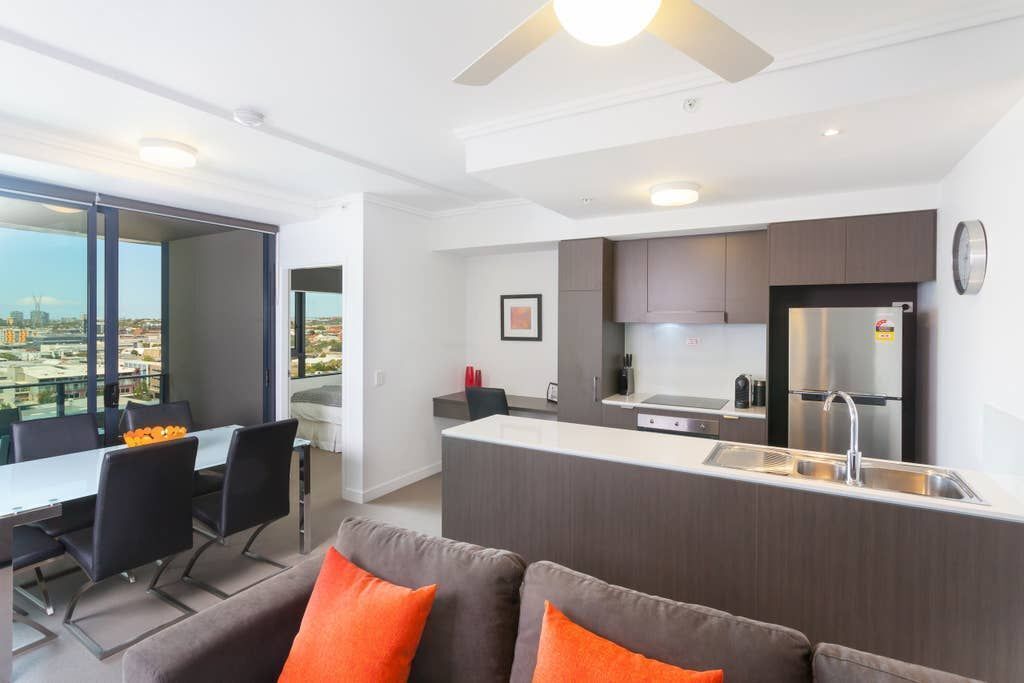 Executive 2BR Fortitude Valley Apartment With Pool and Views