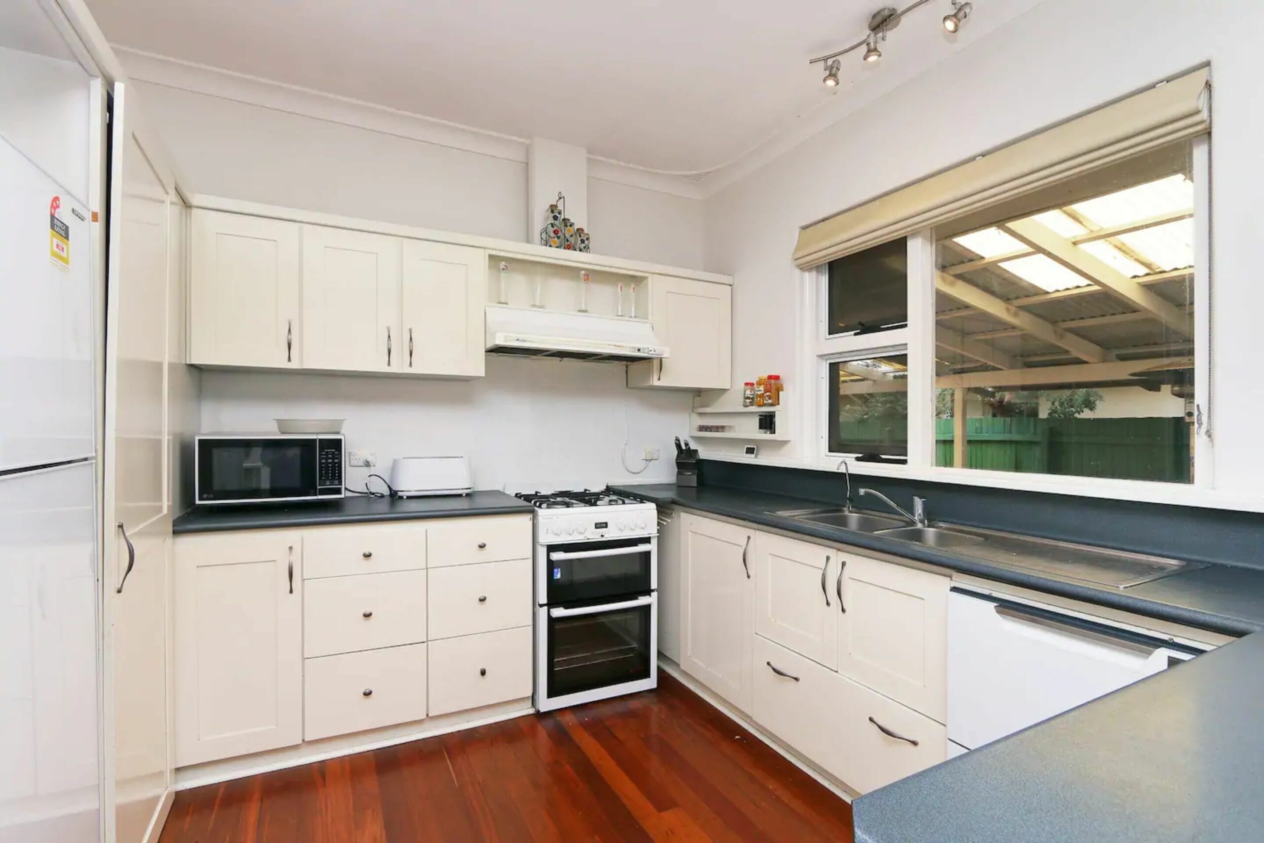 Spacious 5 Bed Home Close To Cottesloe Beach