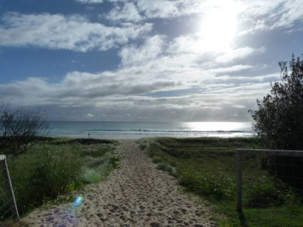 Tina's Beachside AT Bilinga - Beautiful Beachfront With 180 Degree Ocean Views