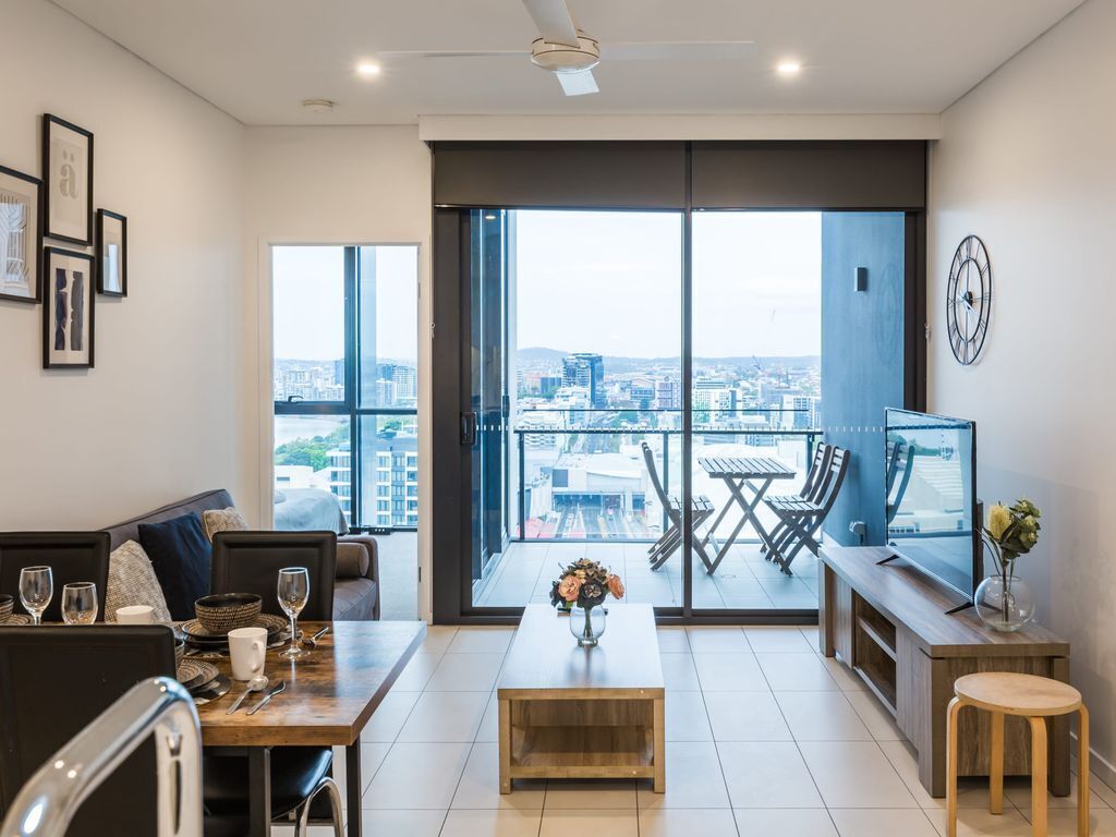 Exceptional 2 Bed 2 Bath Unit in South Brisbane