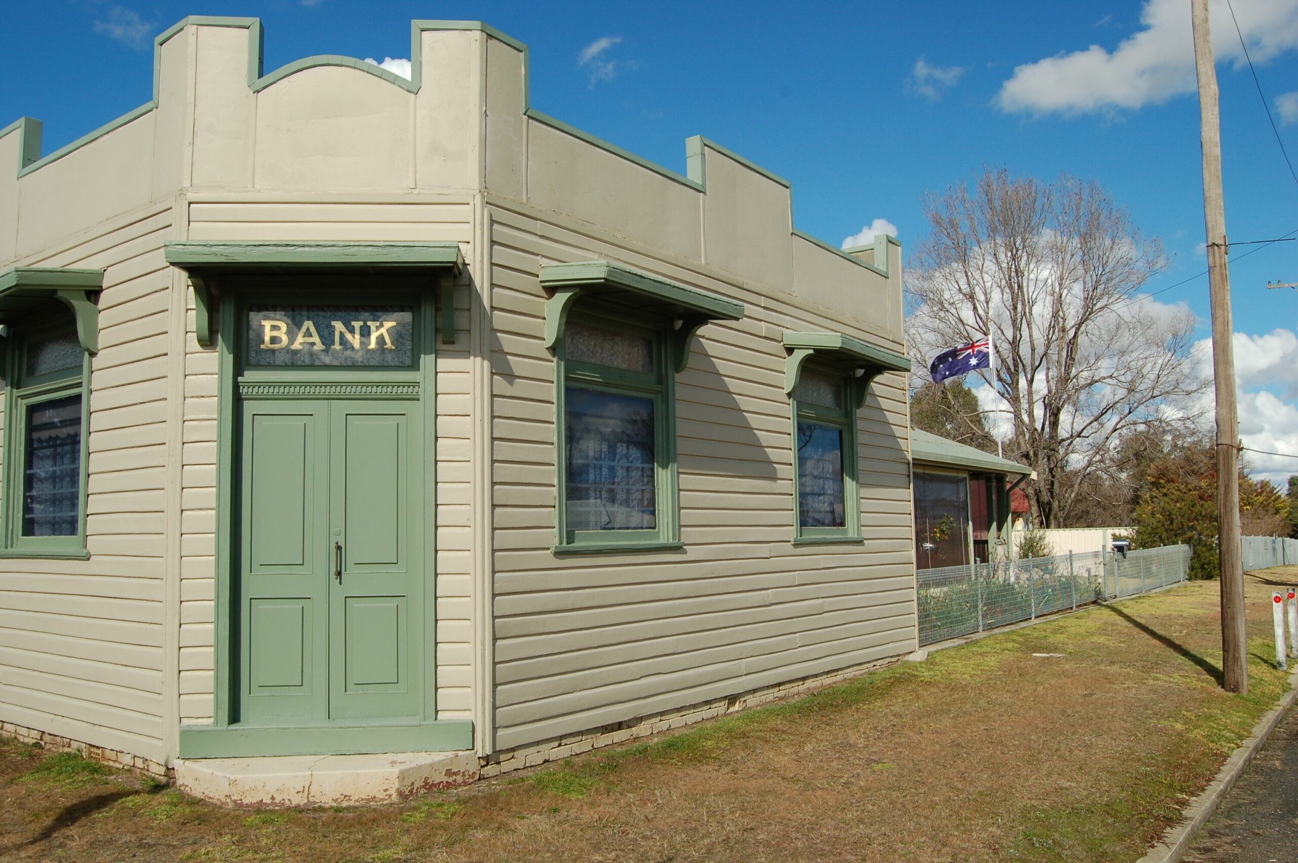 Hold up at the Bank! 1bed