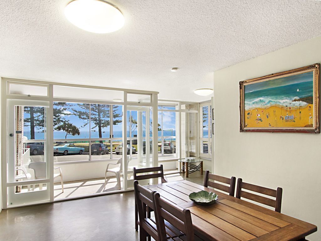 Rainbow Pacific Unit 2- Beachfront unit right on Rainbow Bay Beach in Coolangatta