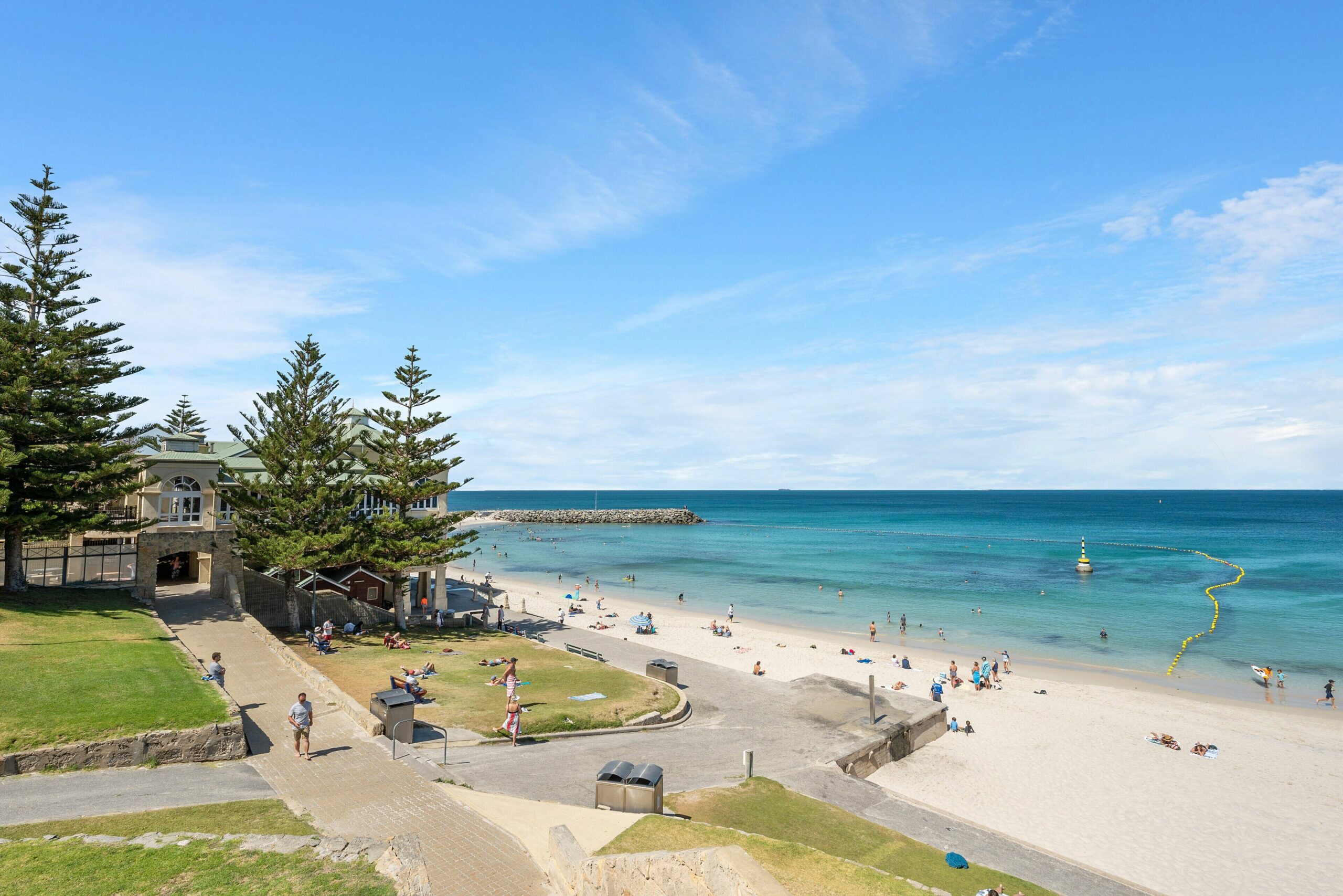 Katy's Aptmt With Ocean Views and 2 min Walk to Cottesloe Beach