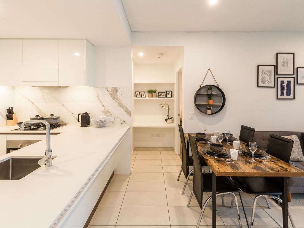 Exceptional 2 Bed 2 Bath Unit in South Brisbane