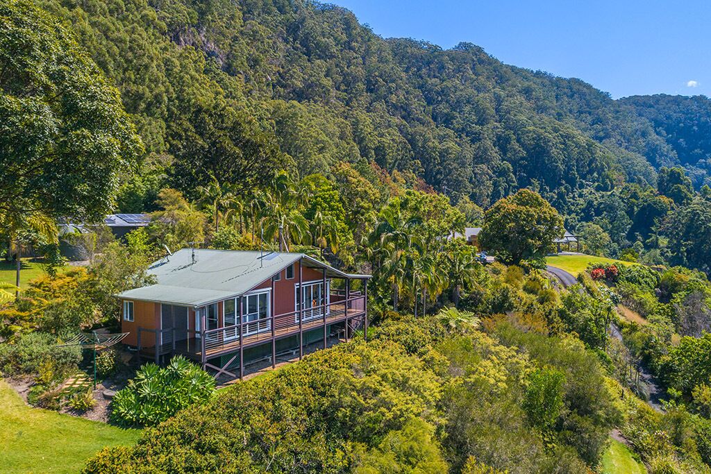 CLOGHEEN COTTAGE  Stunning Mountain and Ocean Views in the Byron Bay Hinterland