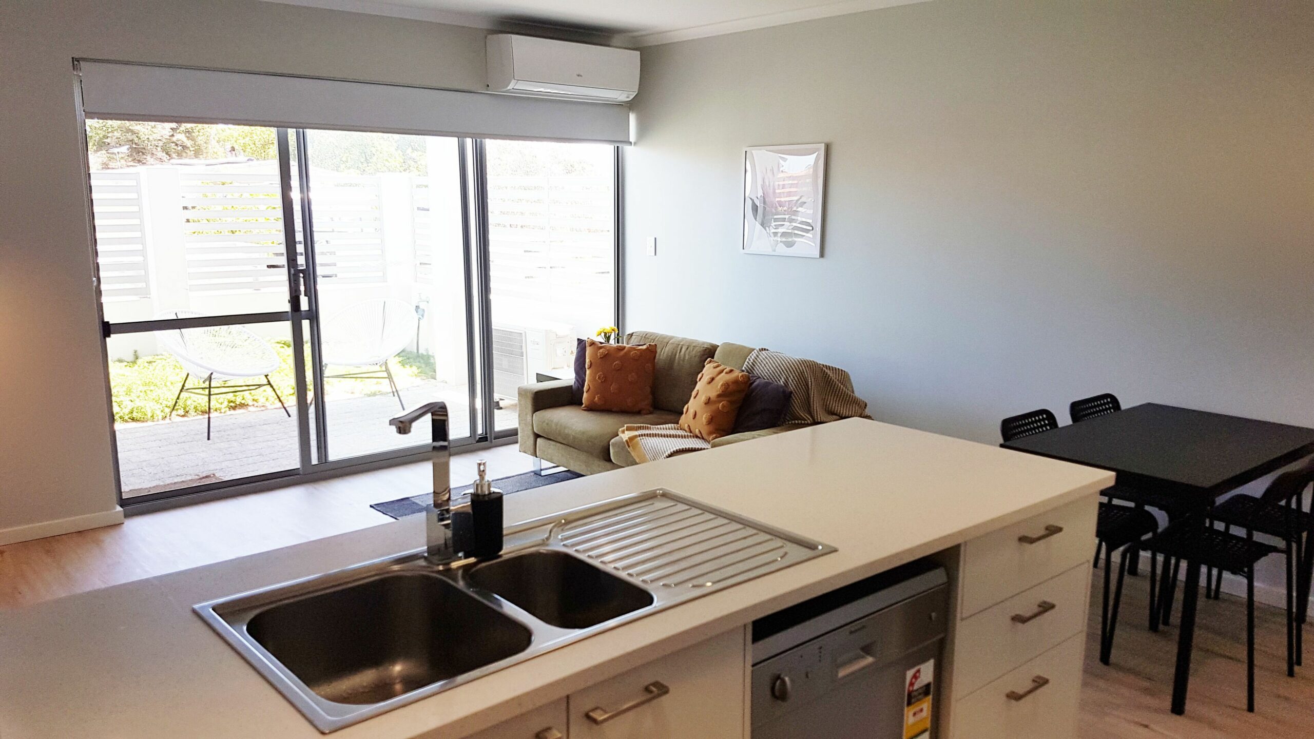 Stylish One Bedroom Apartment close to Airport, Optus Stadium and Crown (2)