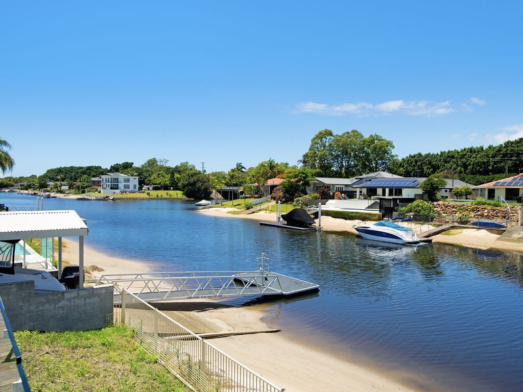 Waterfront Extravagance @ Broadbeach Waters