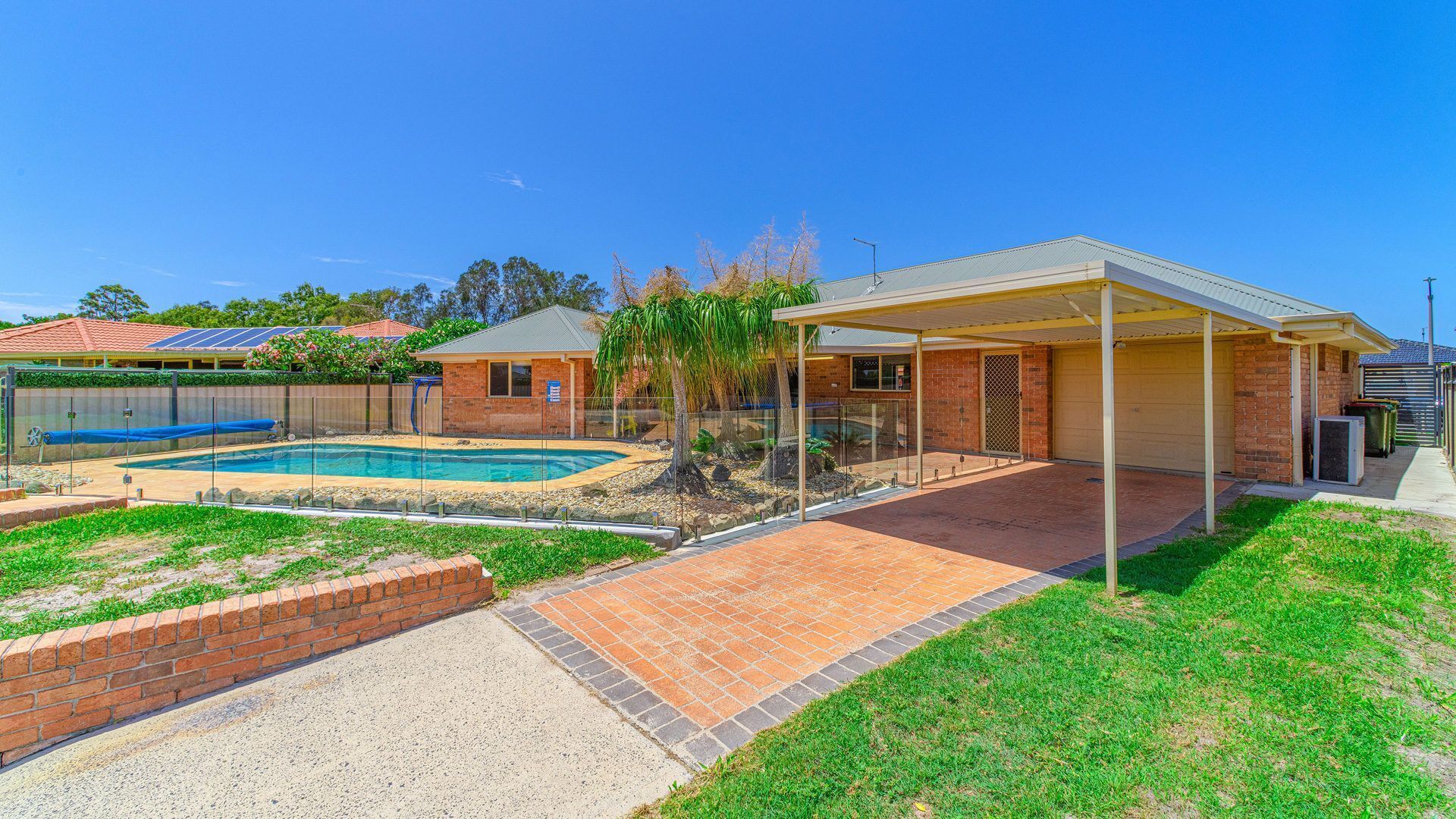 River Rest, Waterfront Home With Pool, in Yamba