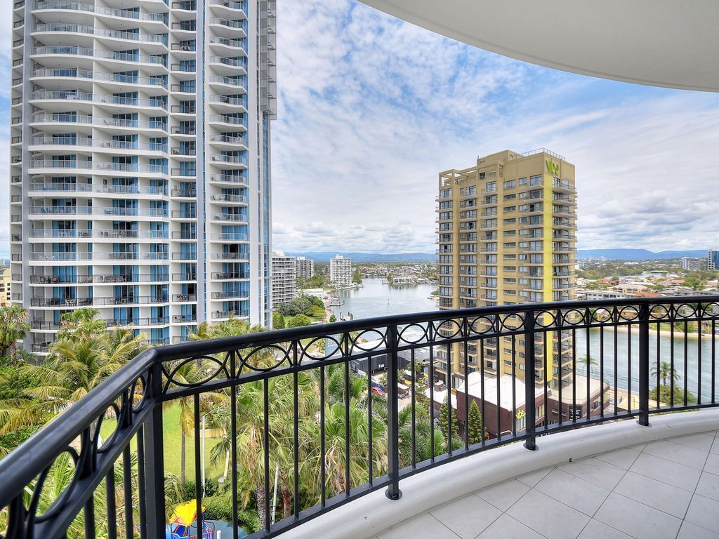 Towers of Chevron Renaissance Apartment to Sleep up to 6 People