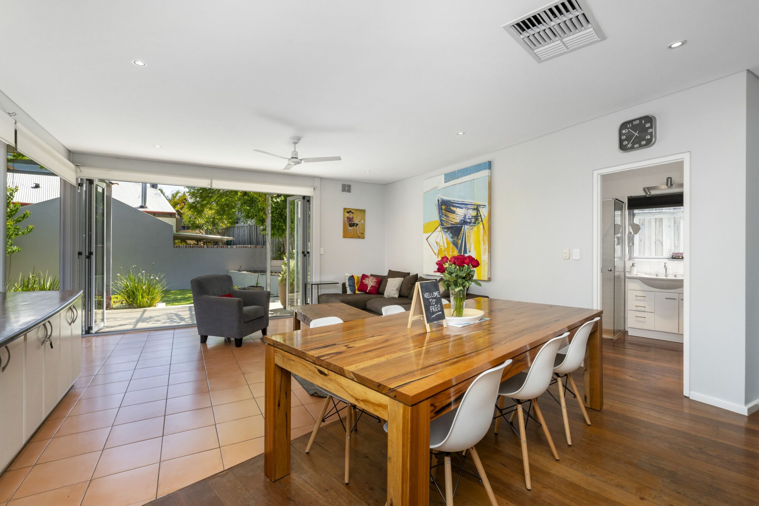 Outdoor Oasis With Views! Walk to Freo, Beach, Cafes & More..