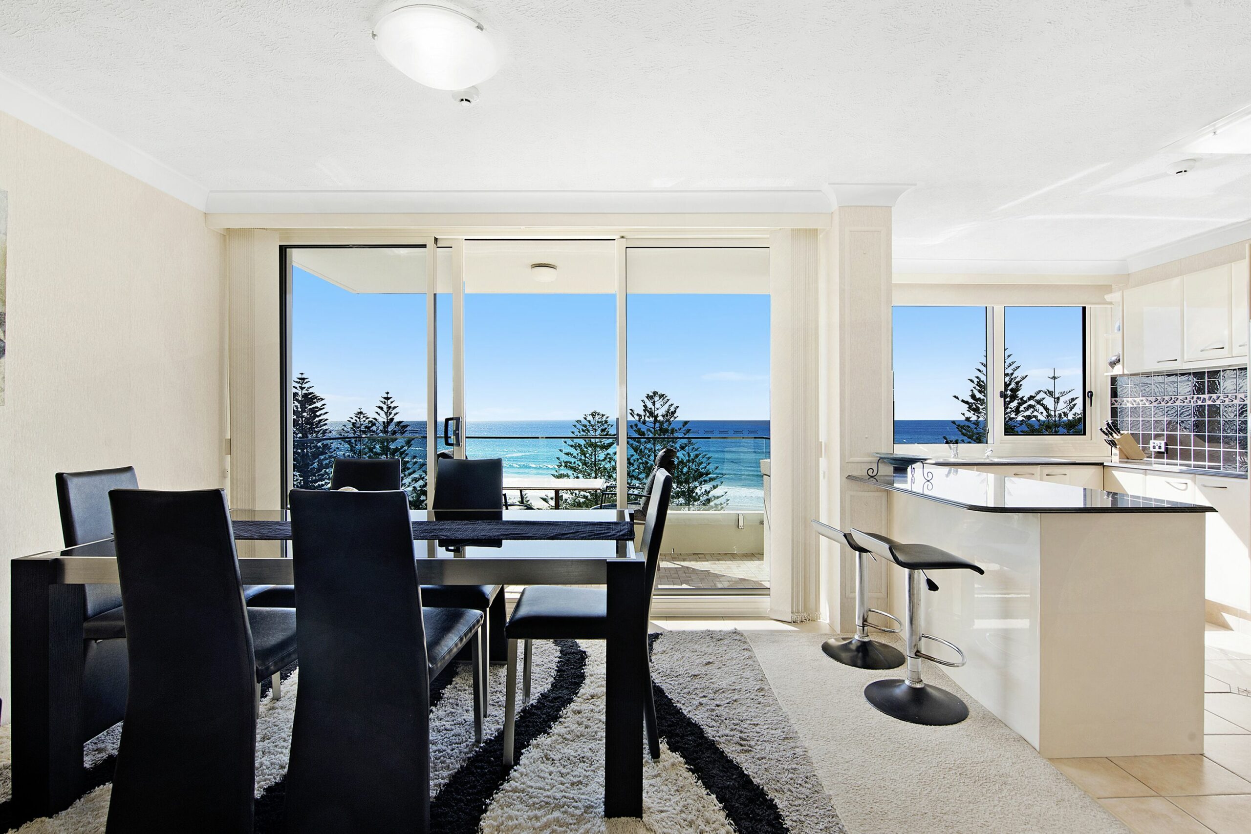 Burleigh Heads Private 2 Bed Ocean View