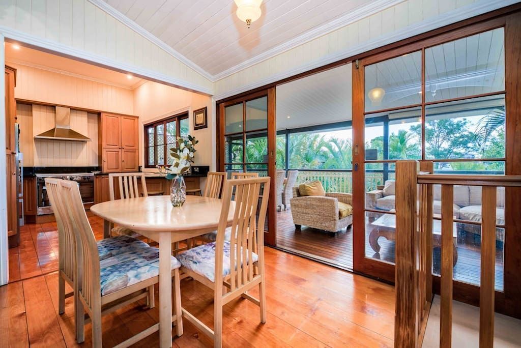 Comfy, Character Qldr ~ 3bed House W/parking ~ Woolloongabba