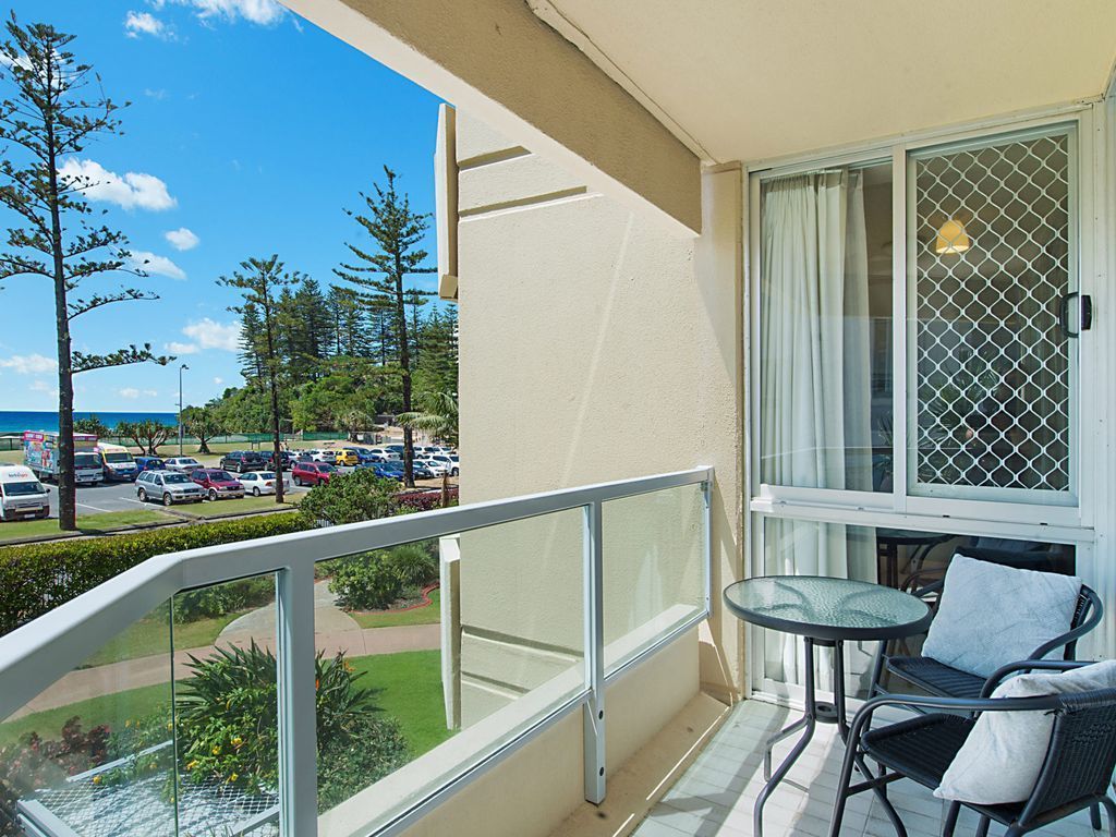 Kooringal Unit 3 - Wi-Fi included in this  apartment right on Greenmount Beach Coolangatta