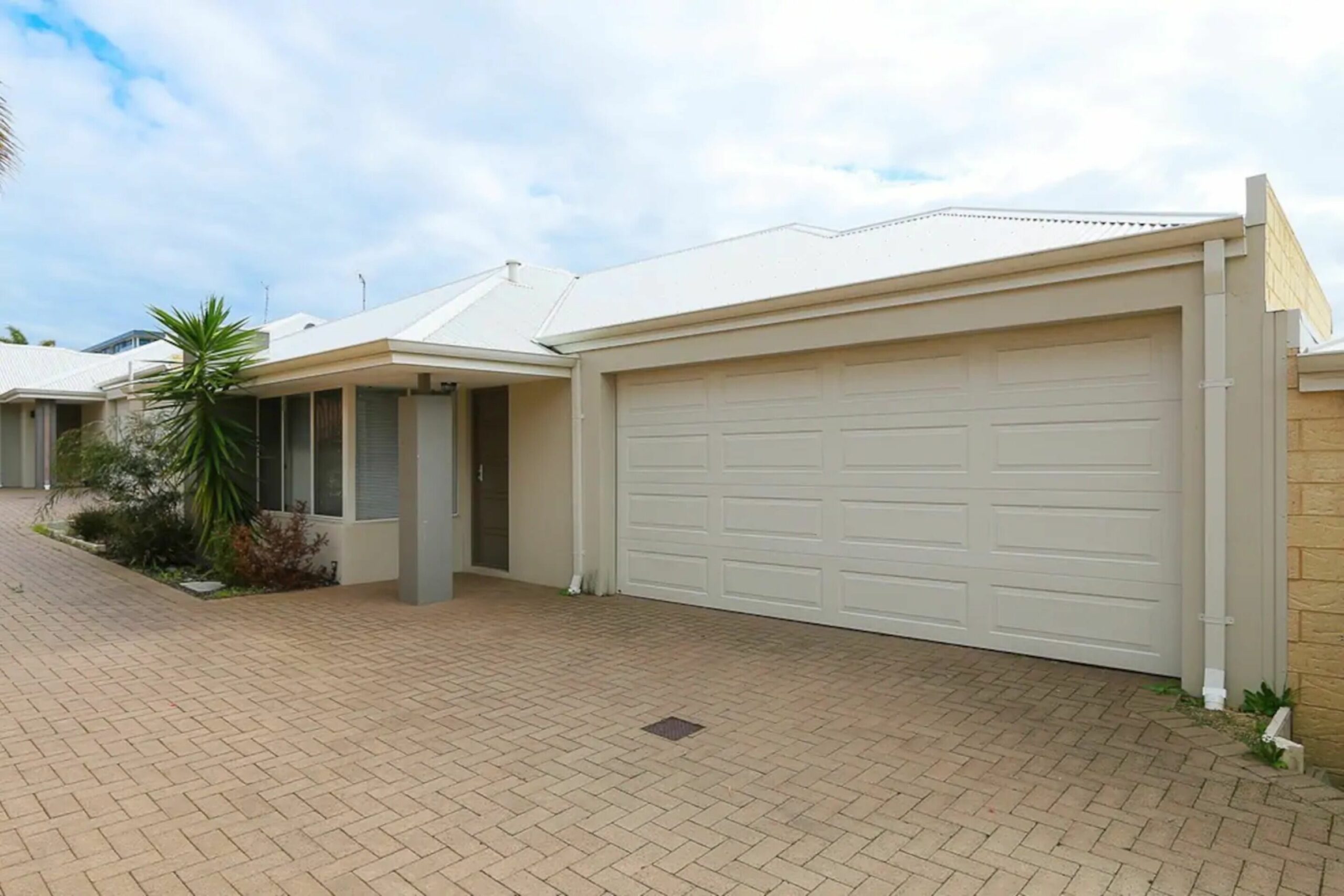 Stunning Home Near Scarborough Beach Sleeps 11