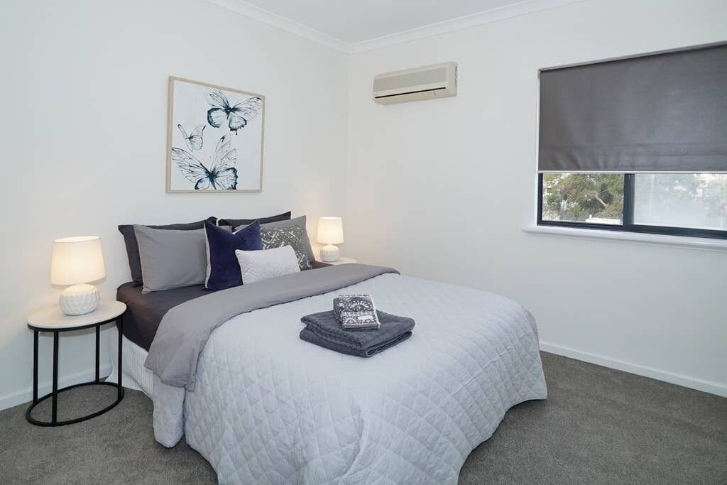 This Apartment is a 2 Bedroom, 1 Bathrooms, Located in East Perth, WA