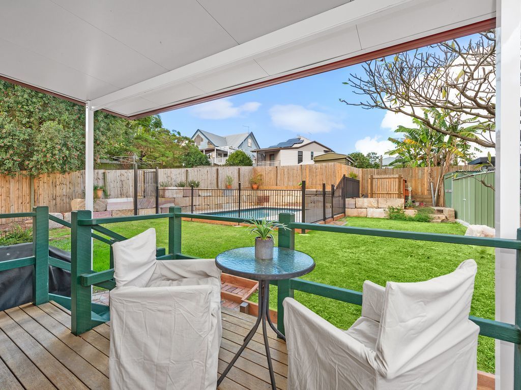 Classic Queenslander ~ 2 Bed / 2 Bath / 2 Car / Pool ~ Toowong