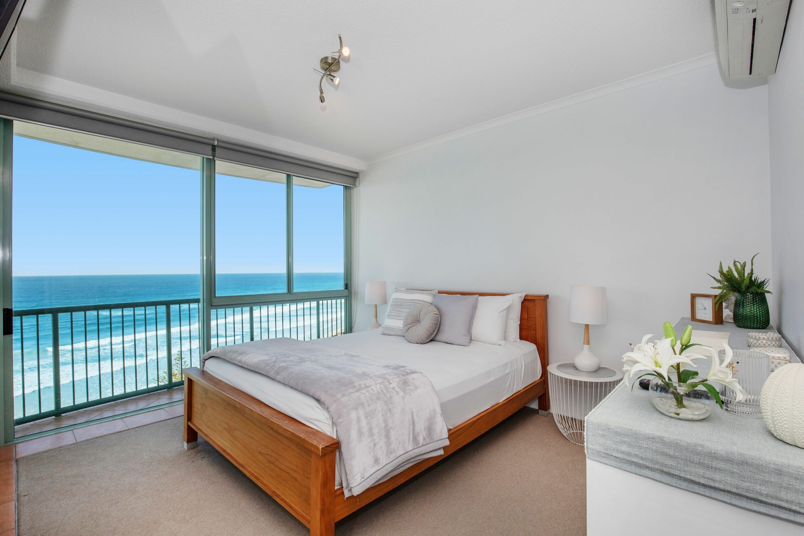 2 Bedroom Ocean View Apartment With Expansive Beach and Ocean Views