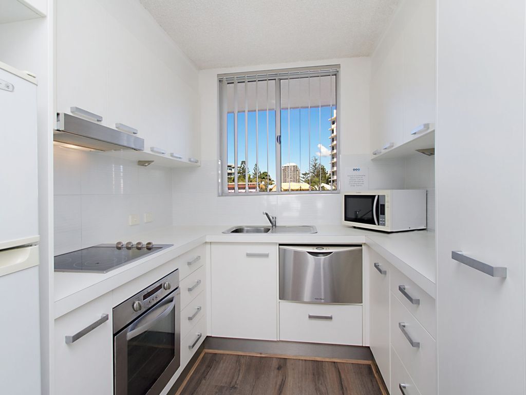 Kingston Court Unit 3 Right on the beach in Rainbow Bay Coolangatta