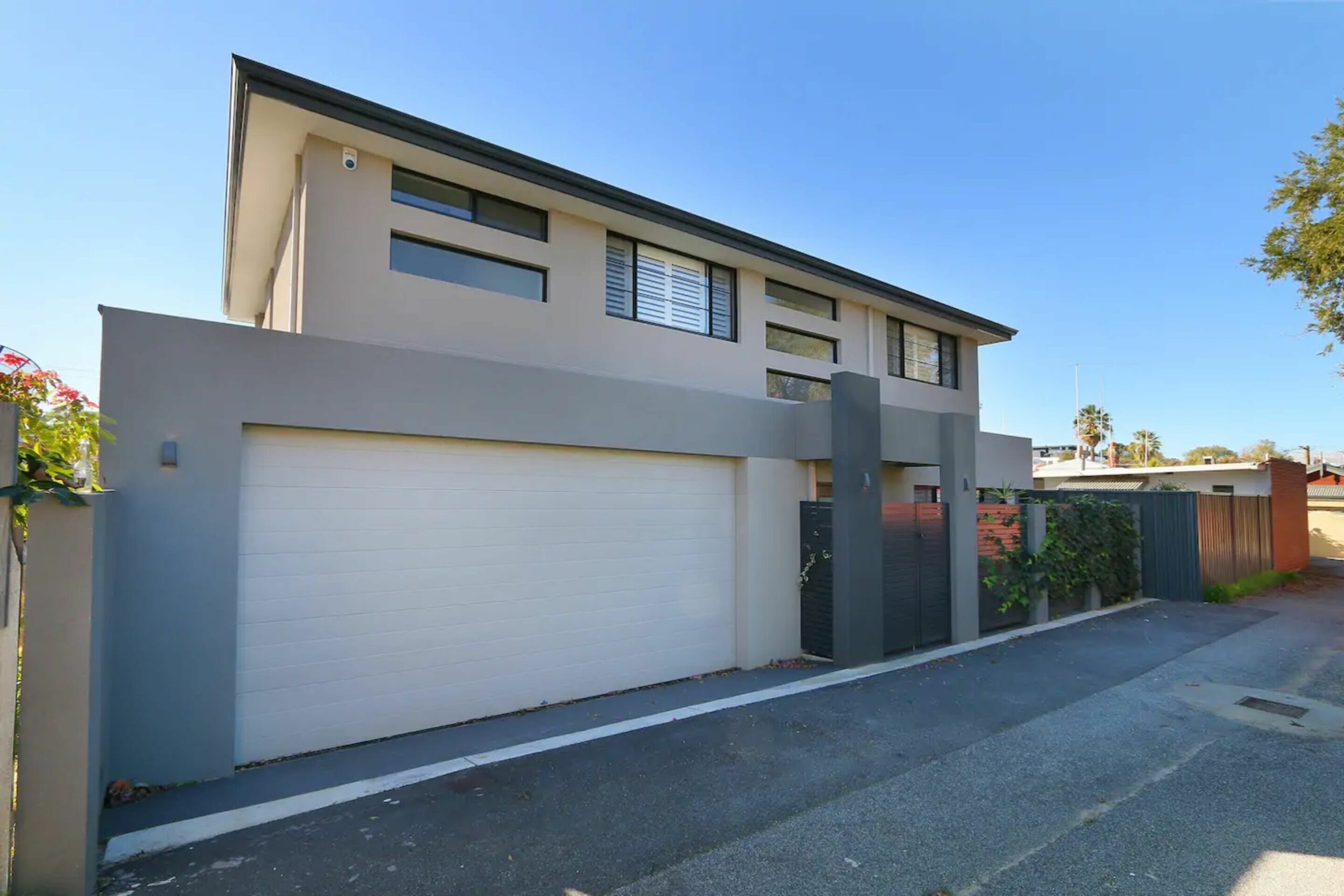 Luxury 4-bedroom House - Mount Lawley