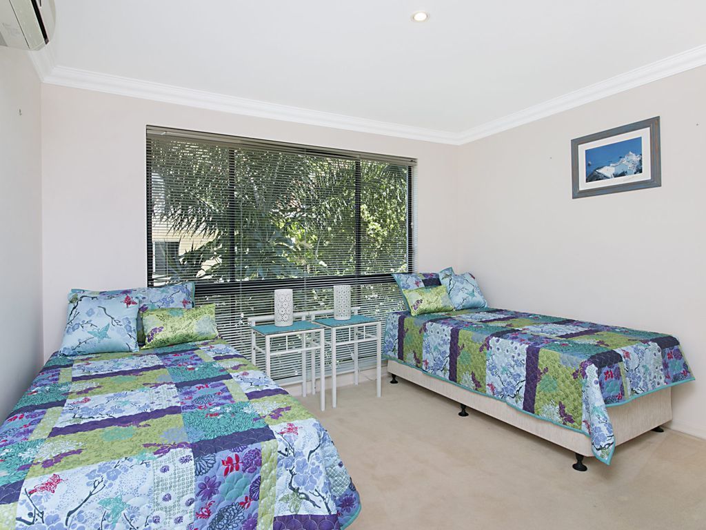 1/21 Petrie Street Within minutes walk you will enjoy the beautiful beaches of Rainbow Bay, Snapper