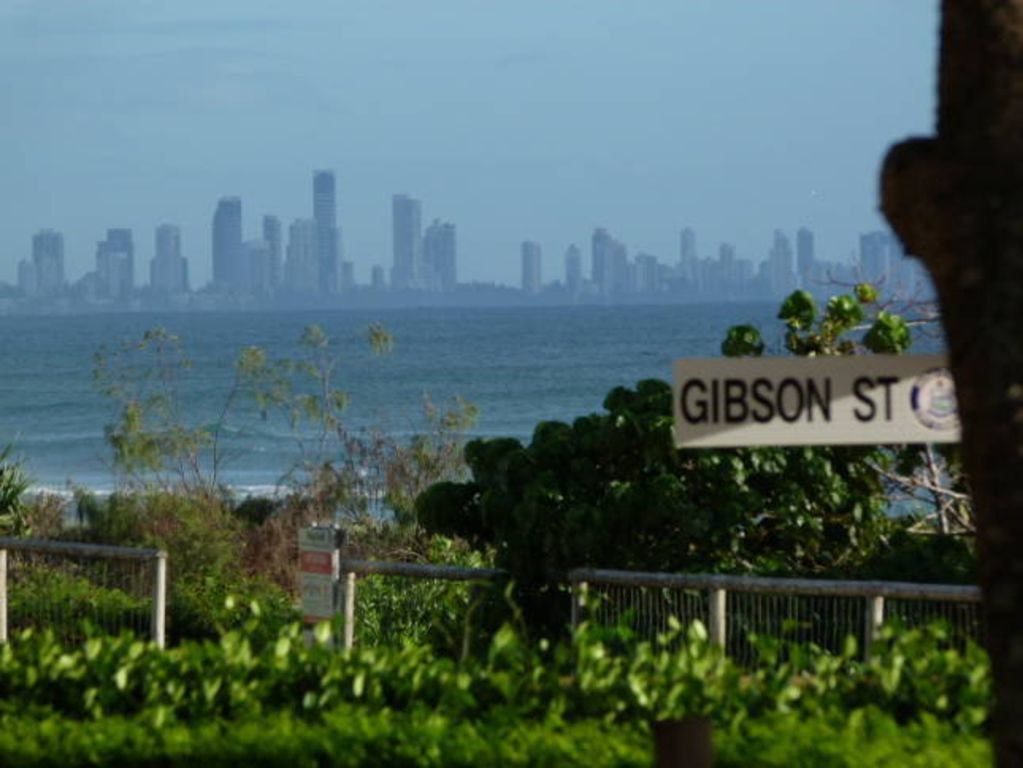 Tina's Beachside AT Bilinga - Beautiful Beachfront With 180 Degree Ocean Views