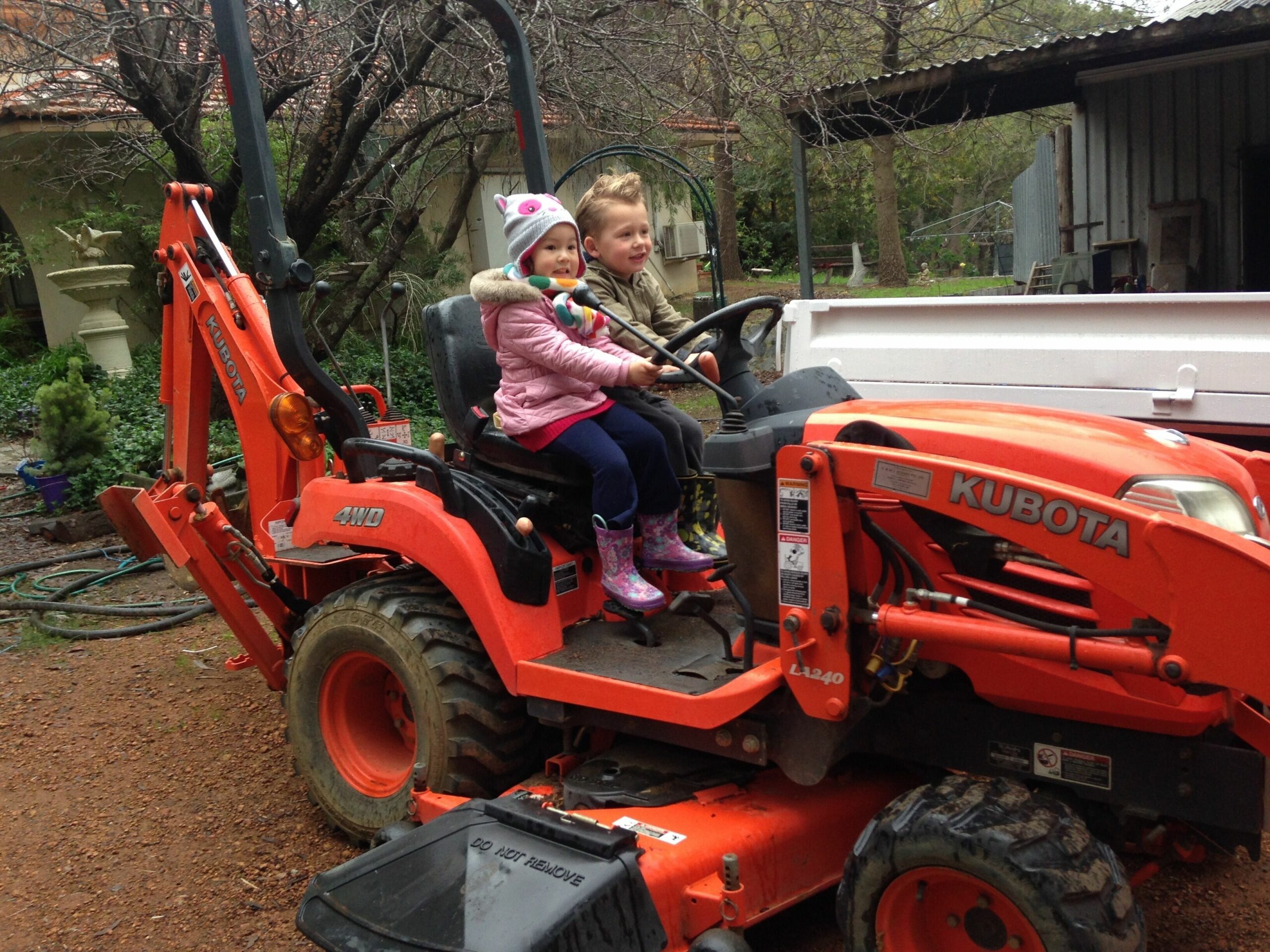 GUMLEAF COTTAGE FARMSTAY - Free daily Animal feeding - close to Perth!