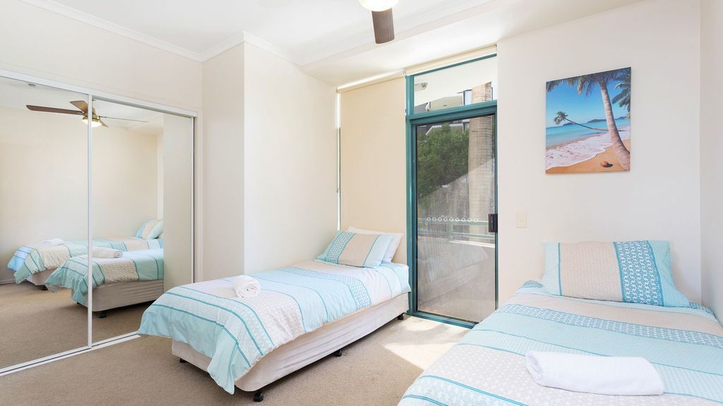 30% long stay discount. Riverfront home close to Bris CBD & amenities