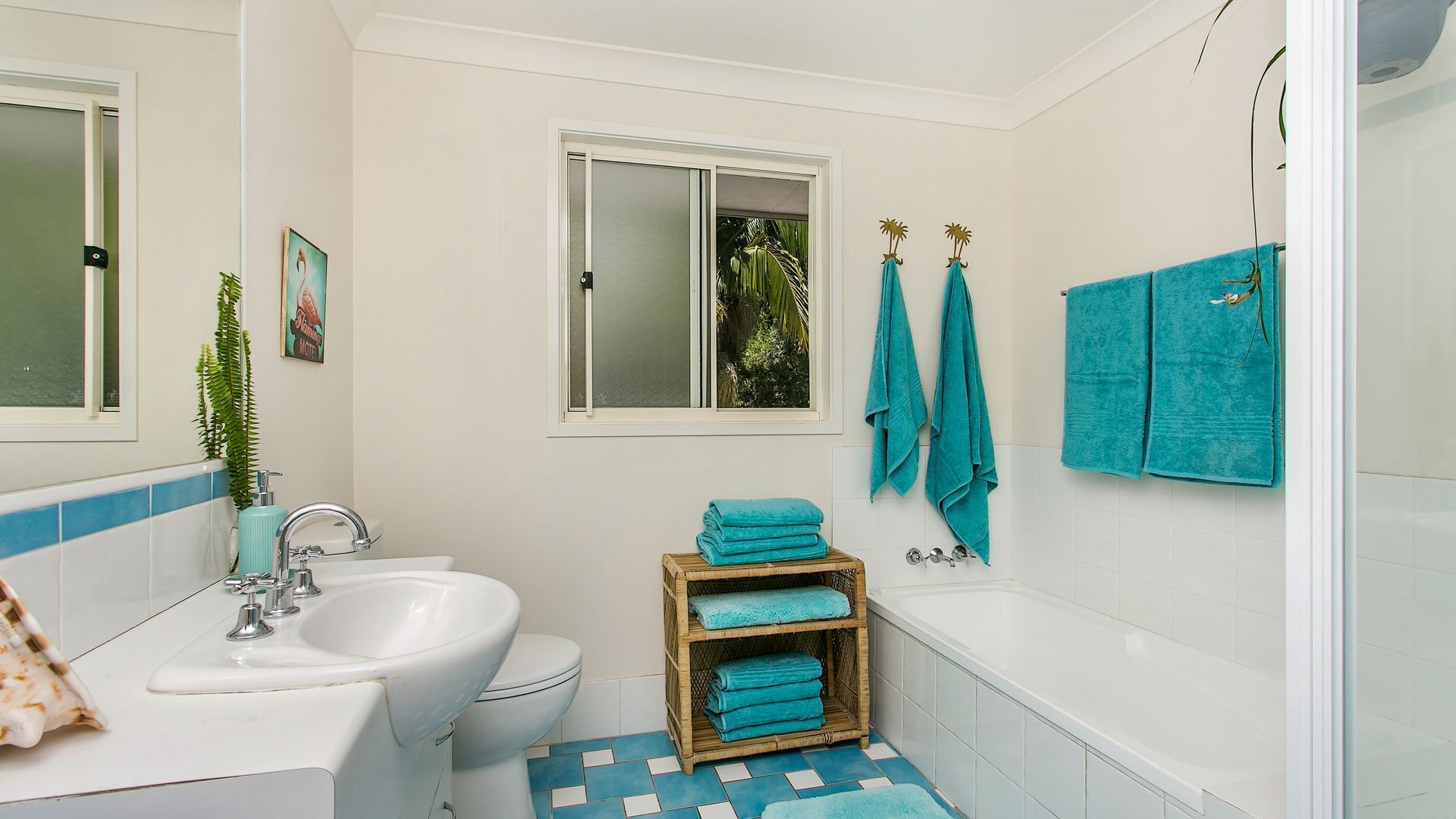 Byron Deck House private green oasis close to town, cafes and beaches