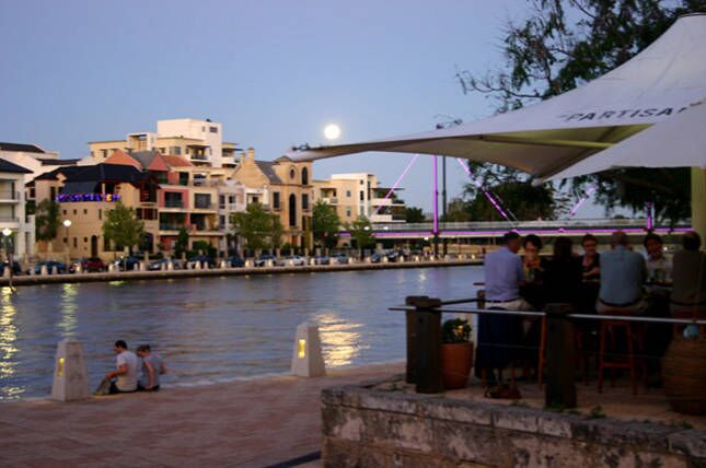 East Perth Luxury- Voted Wa's top Suburb. Enjoy!