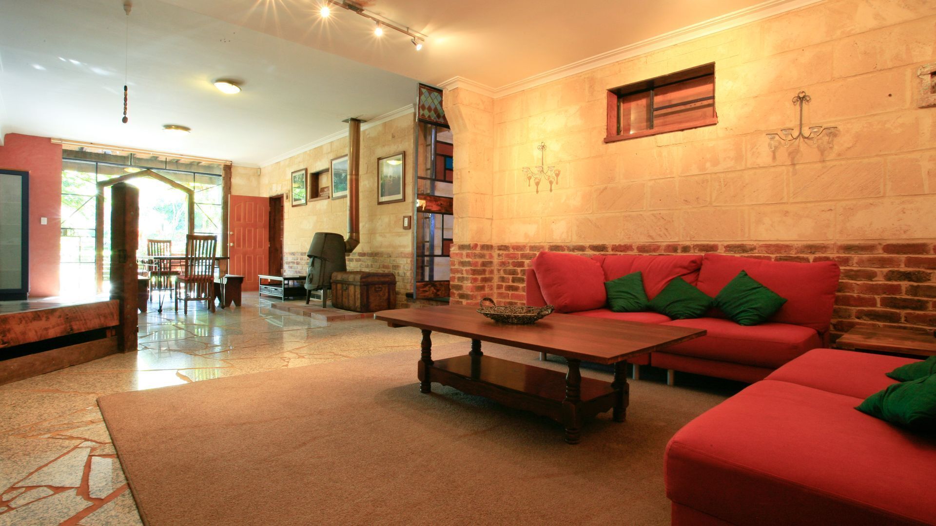 Mulberry Mansion - Fremantle. A Resort Style Holiday Home