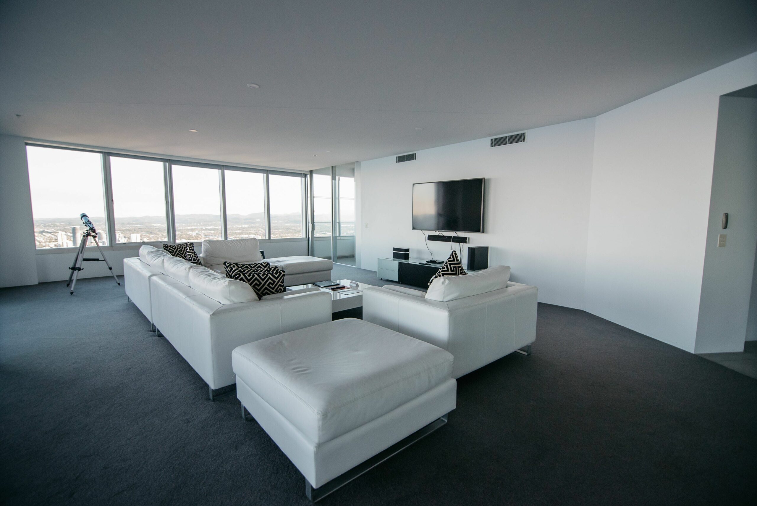 Ultimate Luxury Four Bedroom Penthouse Apartment With Skyline & Ocean Vistas Level 71 Q1 Resort