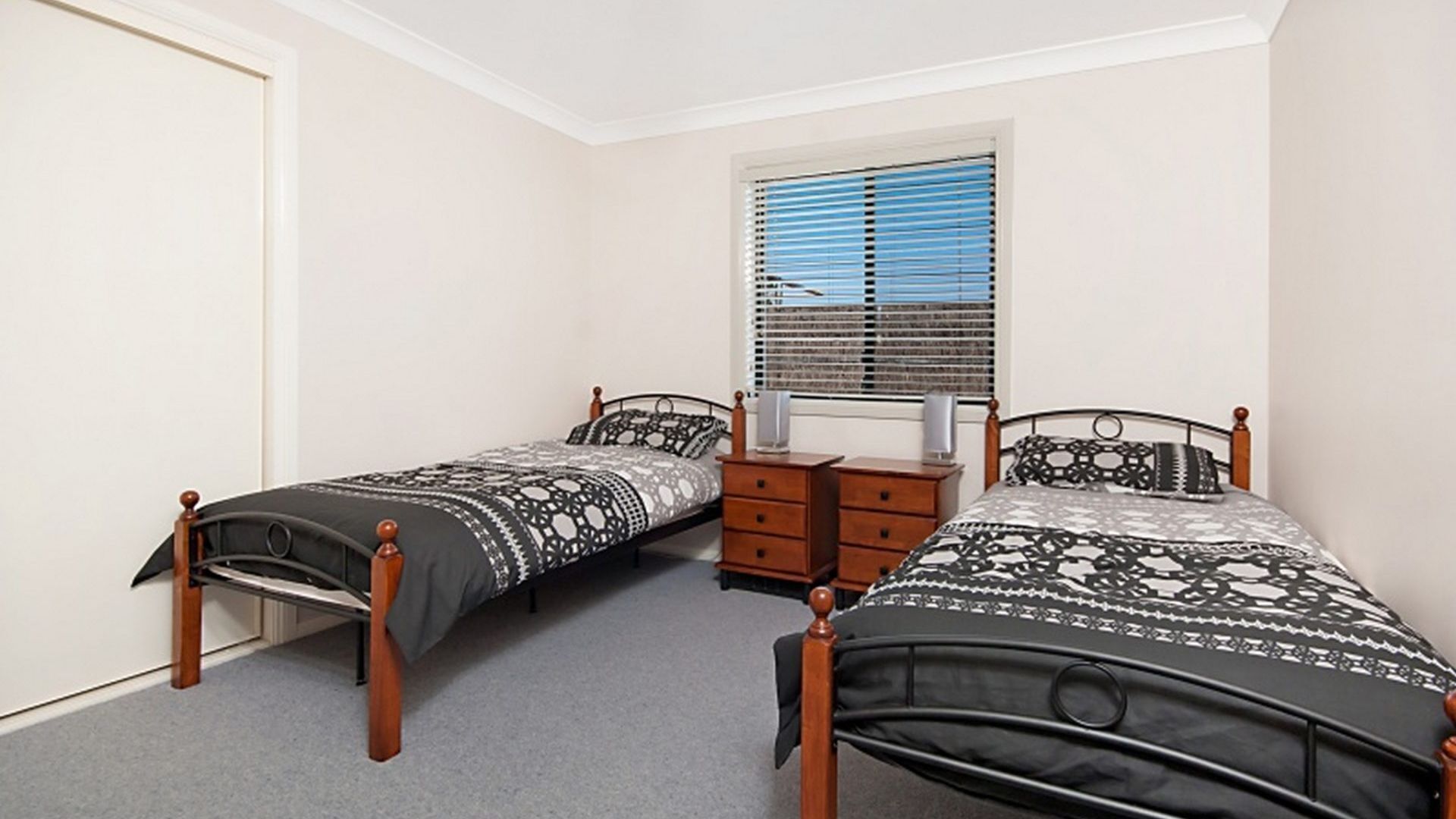 MAP1/21- THREE BEDROOM TOWNHOUSE WITH FREE WIFI + SWIMMING POOL + FOXTEL