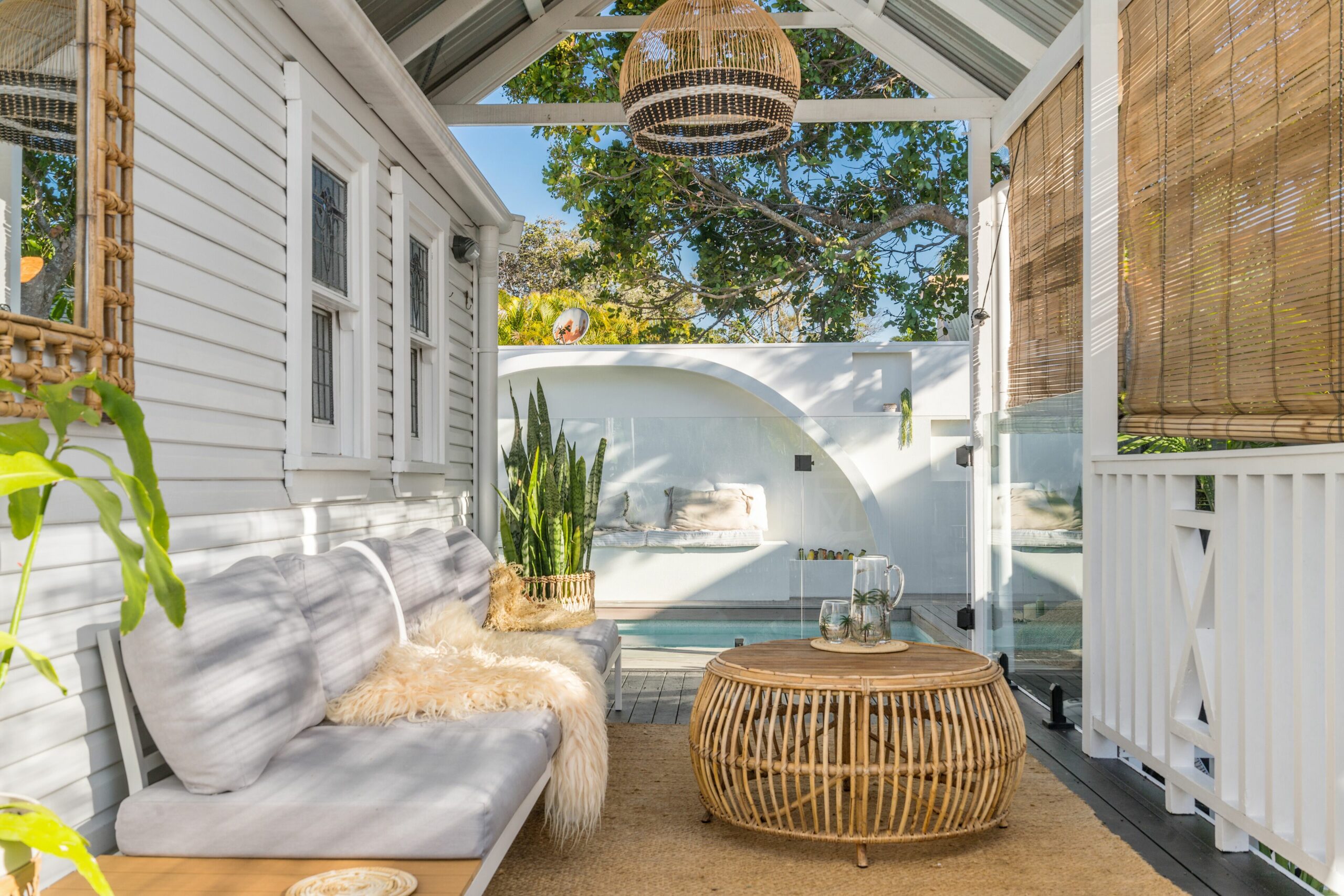 Luxury 4 Bedroom Byron Cottage With A/C & Heated Pool - Walk to Beach and Town