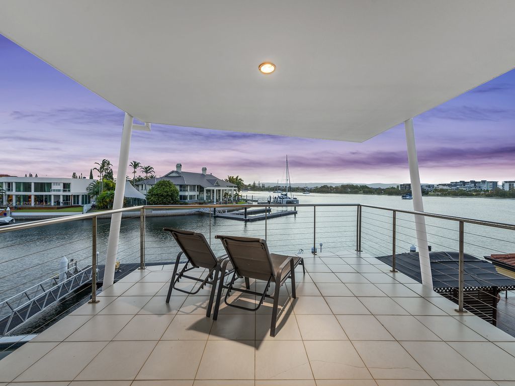 Gold Coast Holiday Houses - Aqua Villa