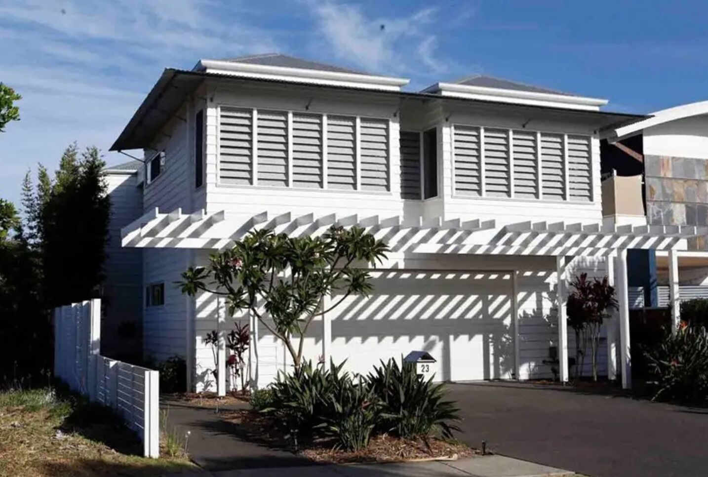 Serenity Beach Retreat - Hamptons Beach Havencasuarina - Sleeps 14 -7 Bedrooms