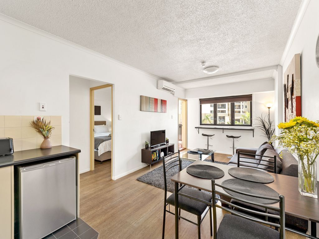 2 Seconds Toeverything! ~ 1 Bed/1 Bath /1 Car CBD Views