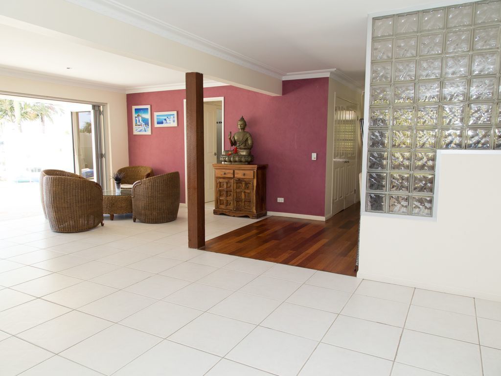 Waterfront Family Paradise, Pets Welcome, Broadbeach Location Location Location