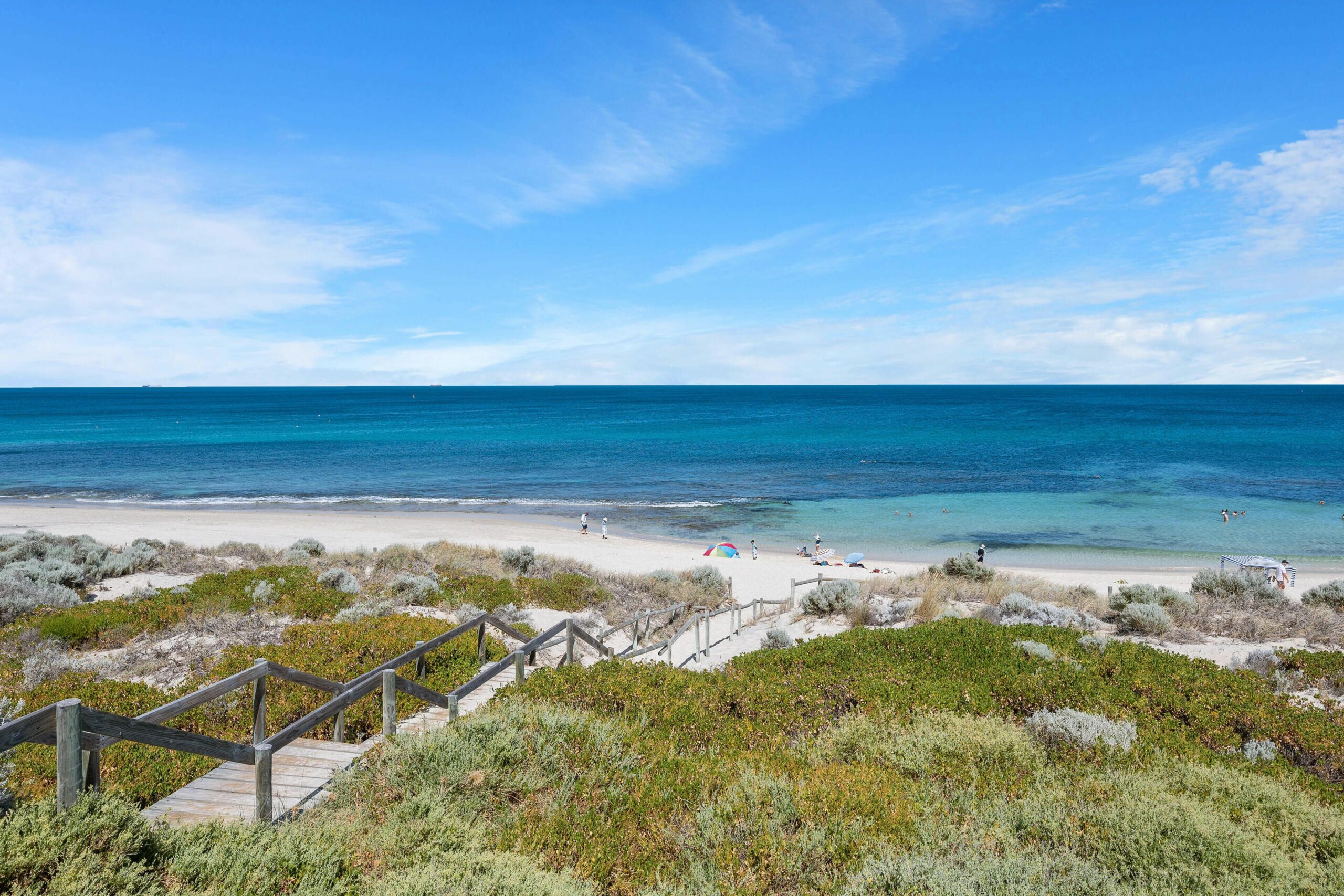 Katy's Aptmt With Ocean Views and 2 min Walk to Cottesloe Beach