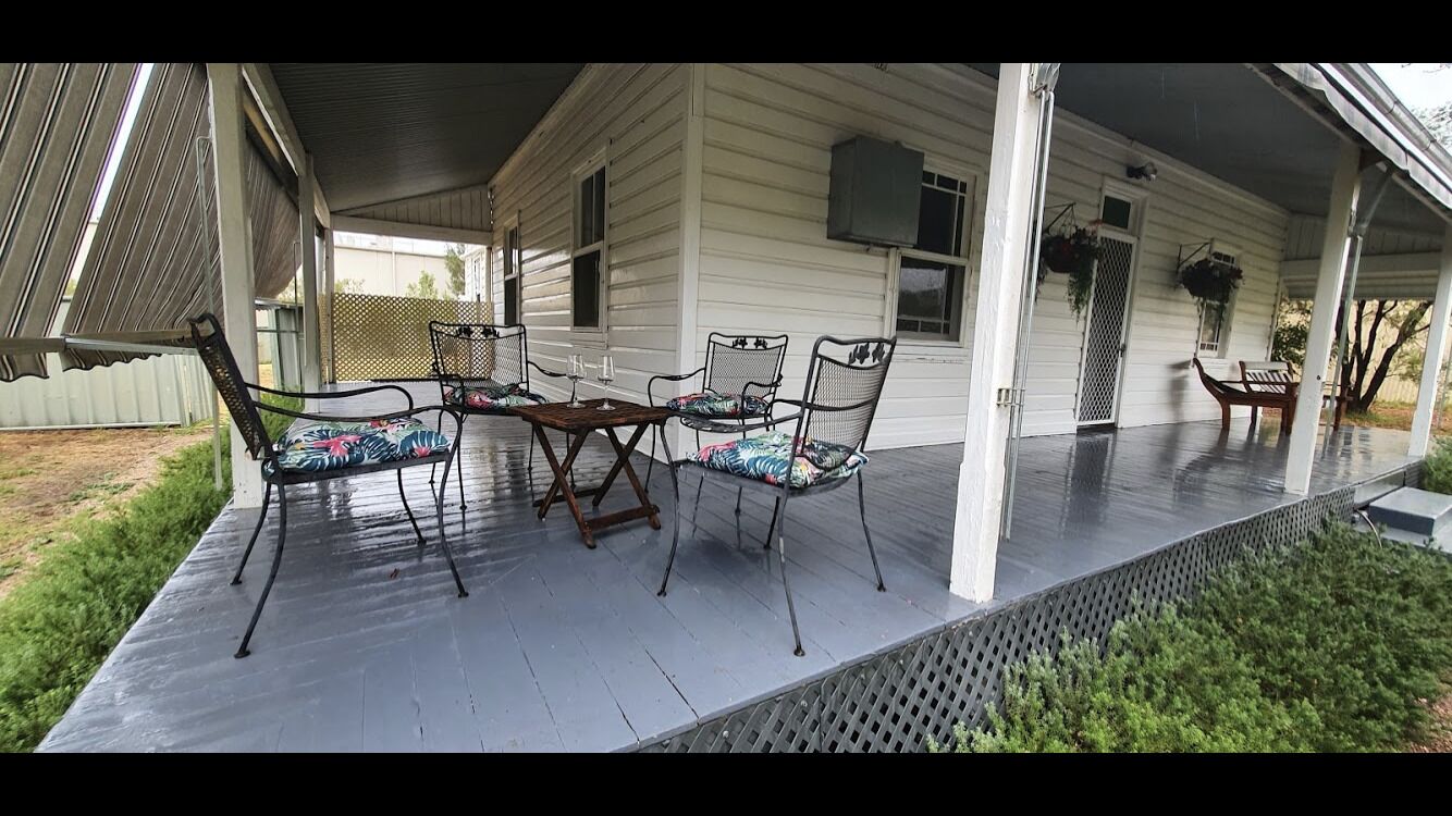 River Cottage Perfect for Your Stay Over in Coonabarabran. 200m From Main Str