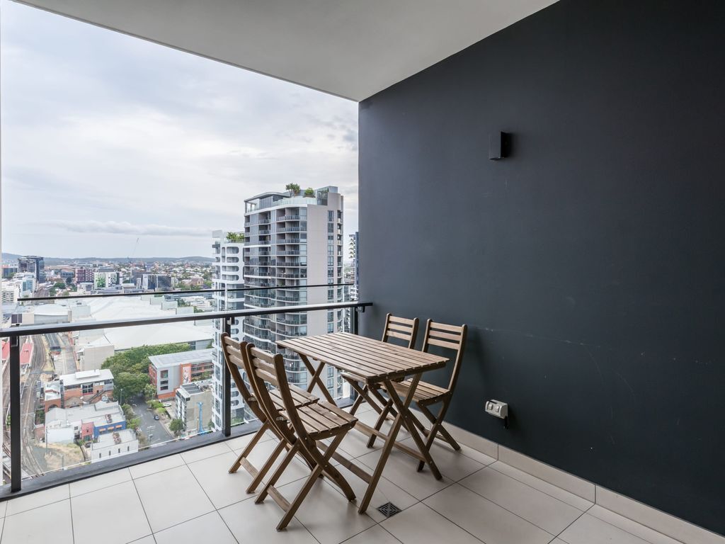 Exceptional 2 Bed 2 Bath Unit in South Brisbane