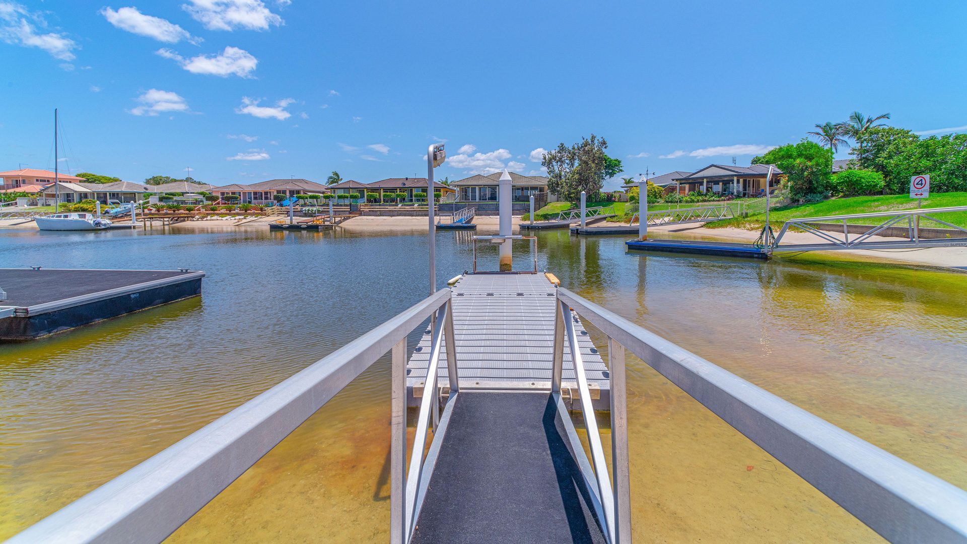 River Rest, Waterfront Home With Pool, in Yamba