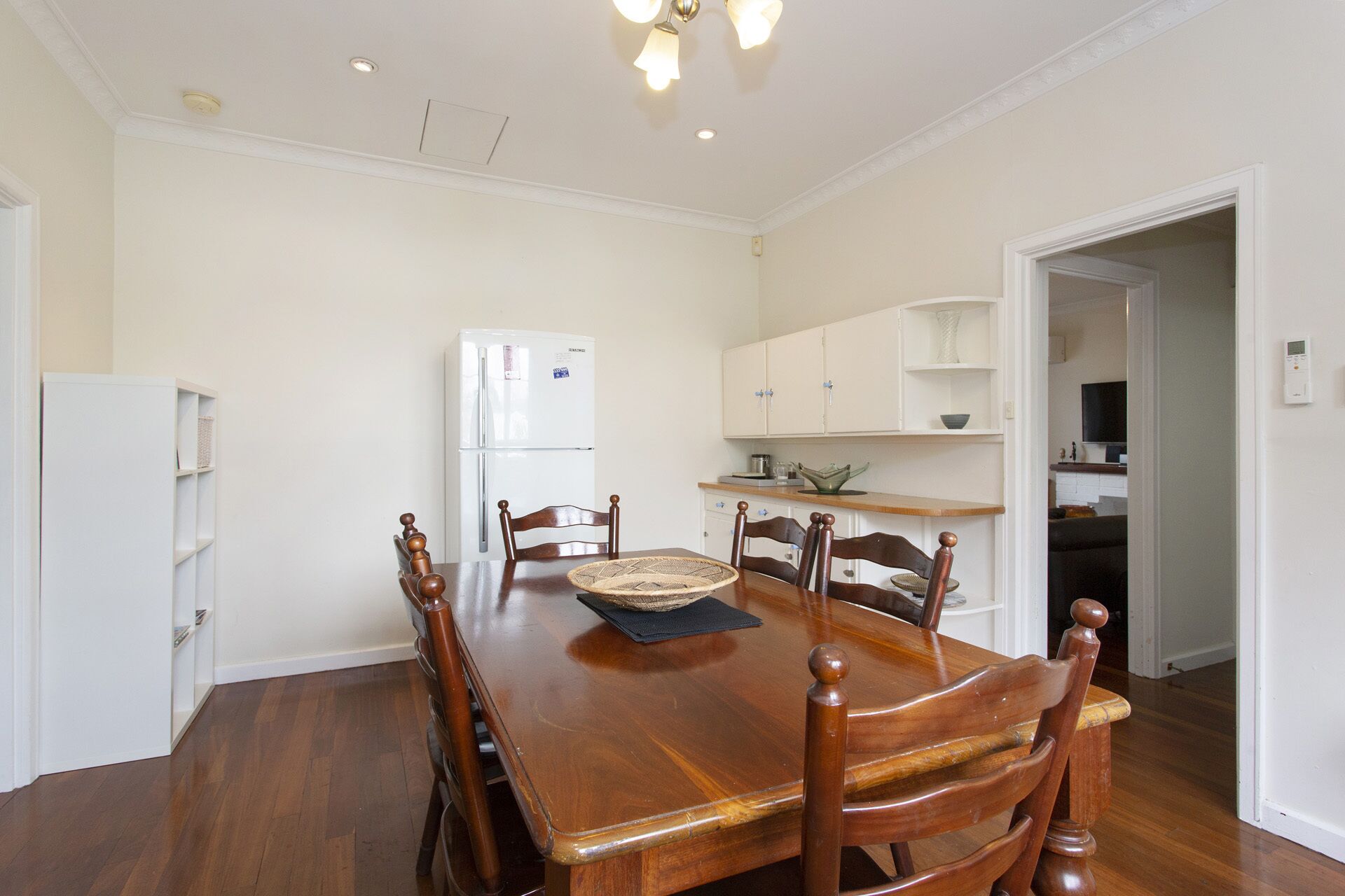 Charming 3 Bedroom Cottage Close to Perth Cbd, Perth Airport and Curtin Uni