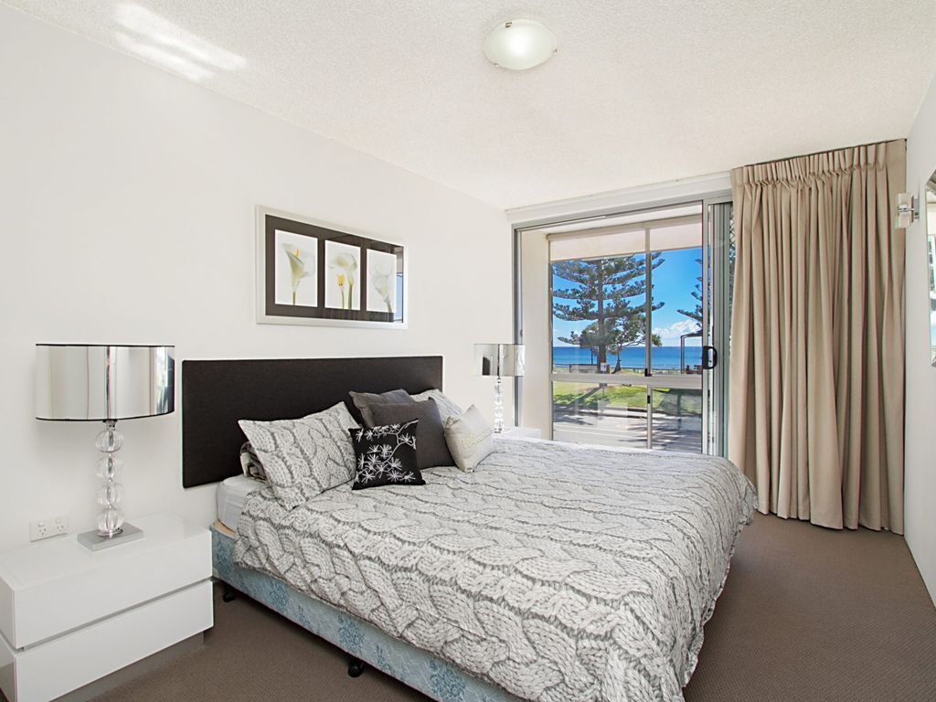 Kingston Court Unit 3 Right on the beach in Rainbow Bay Coolangatta