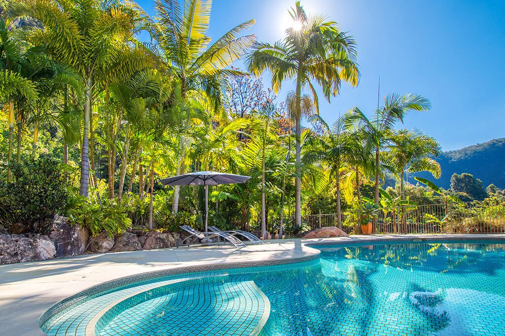 CLOGHEEN COTTAGE  Stunning Mountain and Ocean Views in the Byron Bay Hinterland