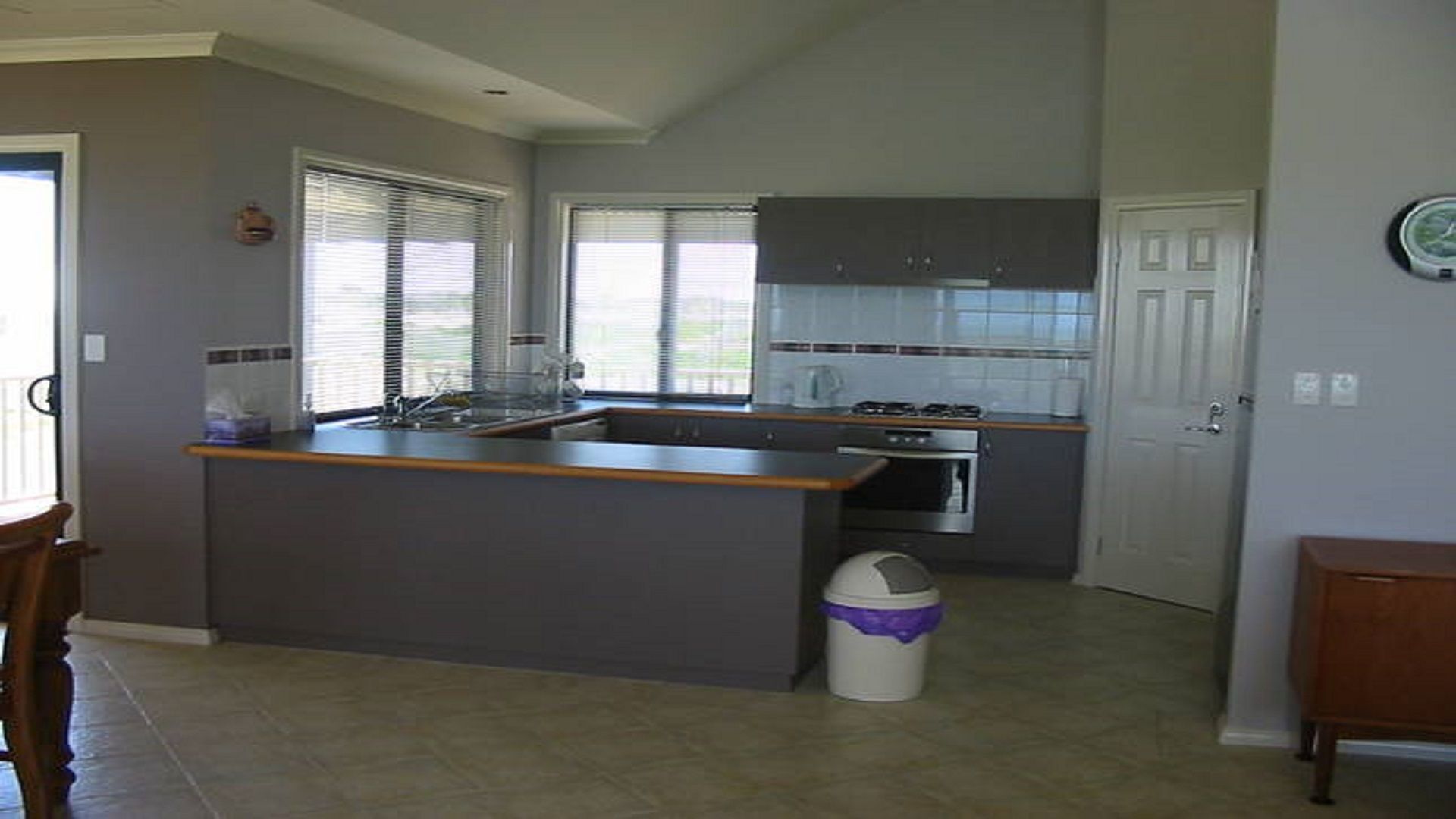 Absolute Beachfront Holiday House (Mid-West Region)